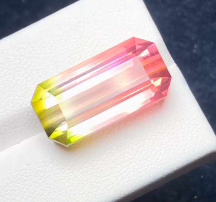 收藏級｜23.37ct 阿富汗雙色西瓜碧璽