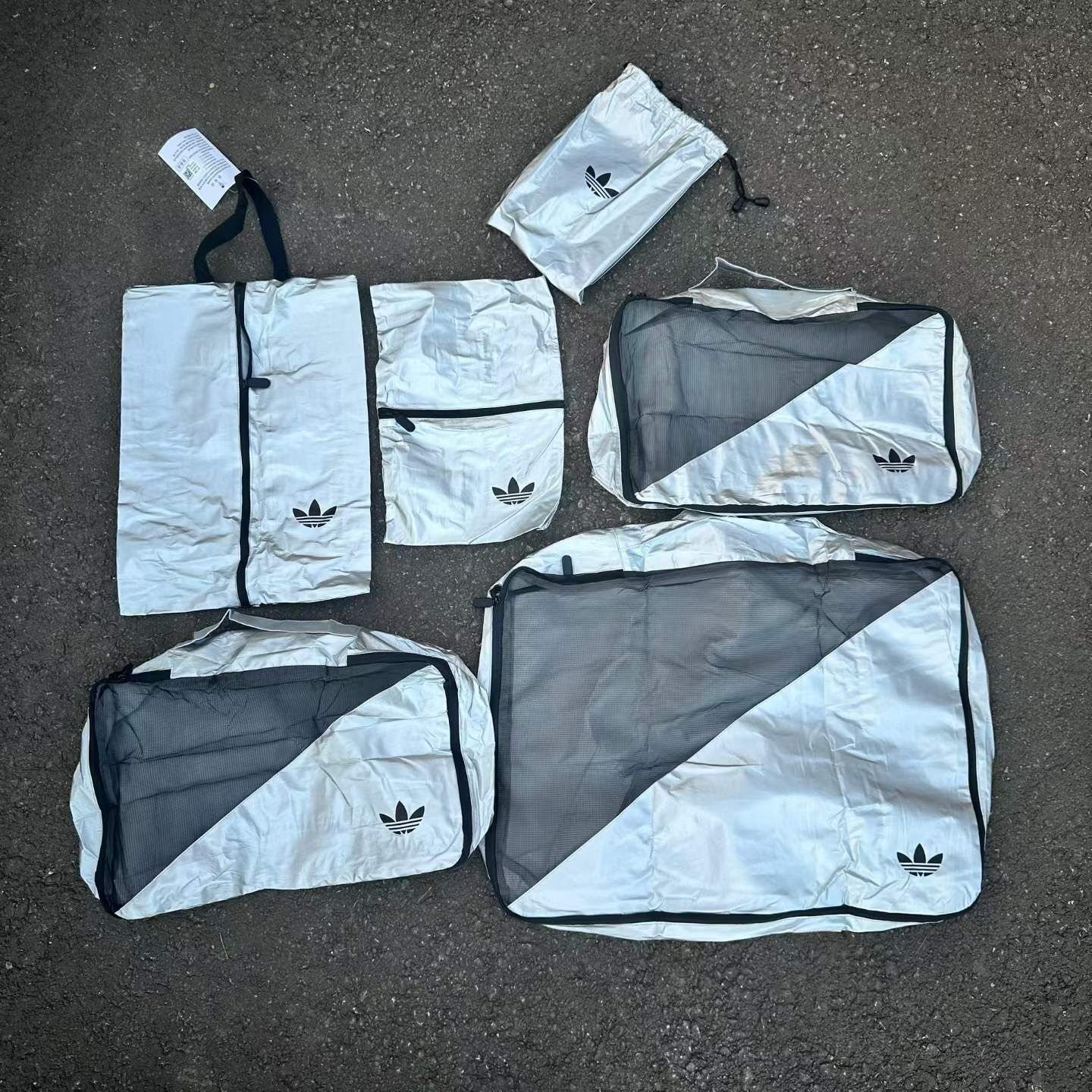 #預購 Adidas 銀色旅行收納袋 盥洗收納袋 五件組 2款隨機出貨