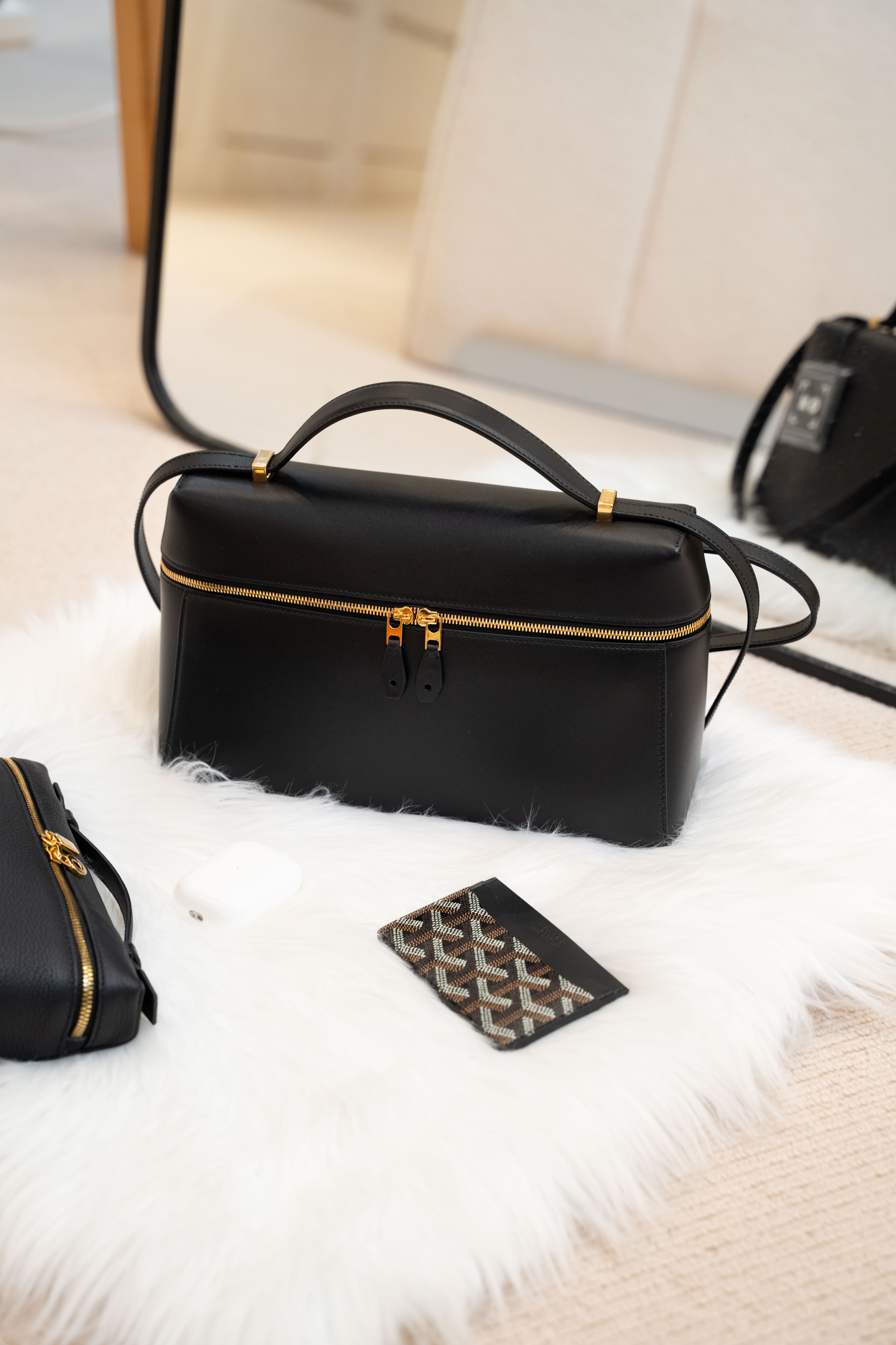 Loro Piana lp Extra Bag L27 黑色 小牛皮 金扣 飯盒袋 手袋