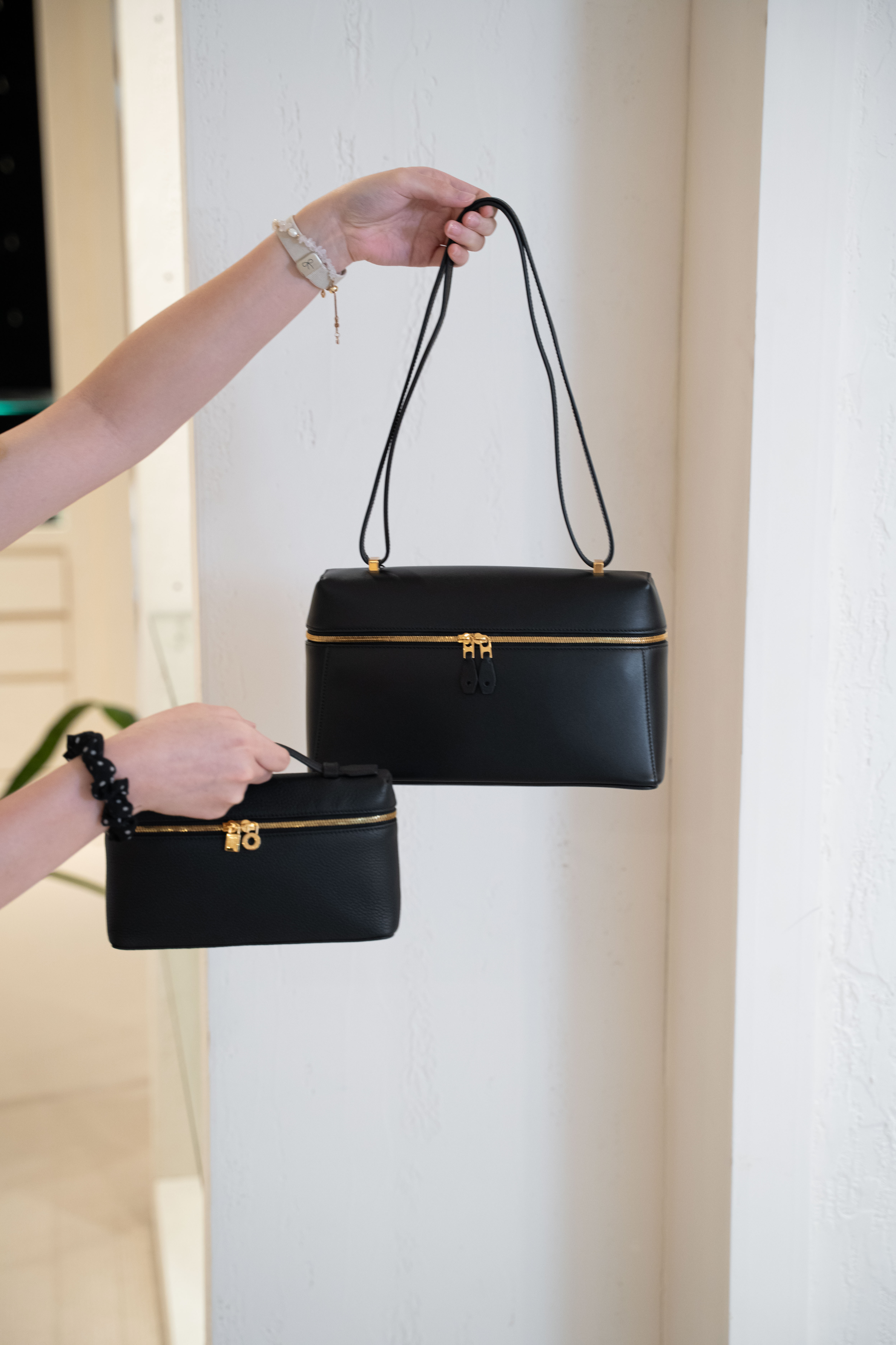 Loro Piana lp Extra Bag L27 黑色 小牛皮 金扣 飯盒袋 手袋