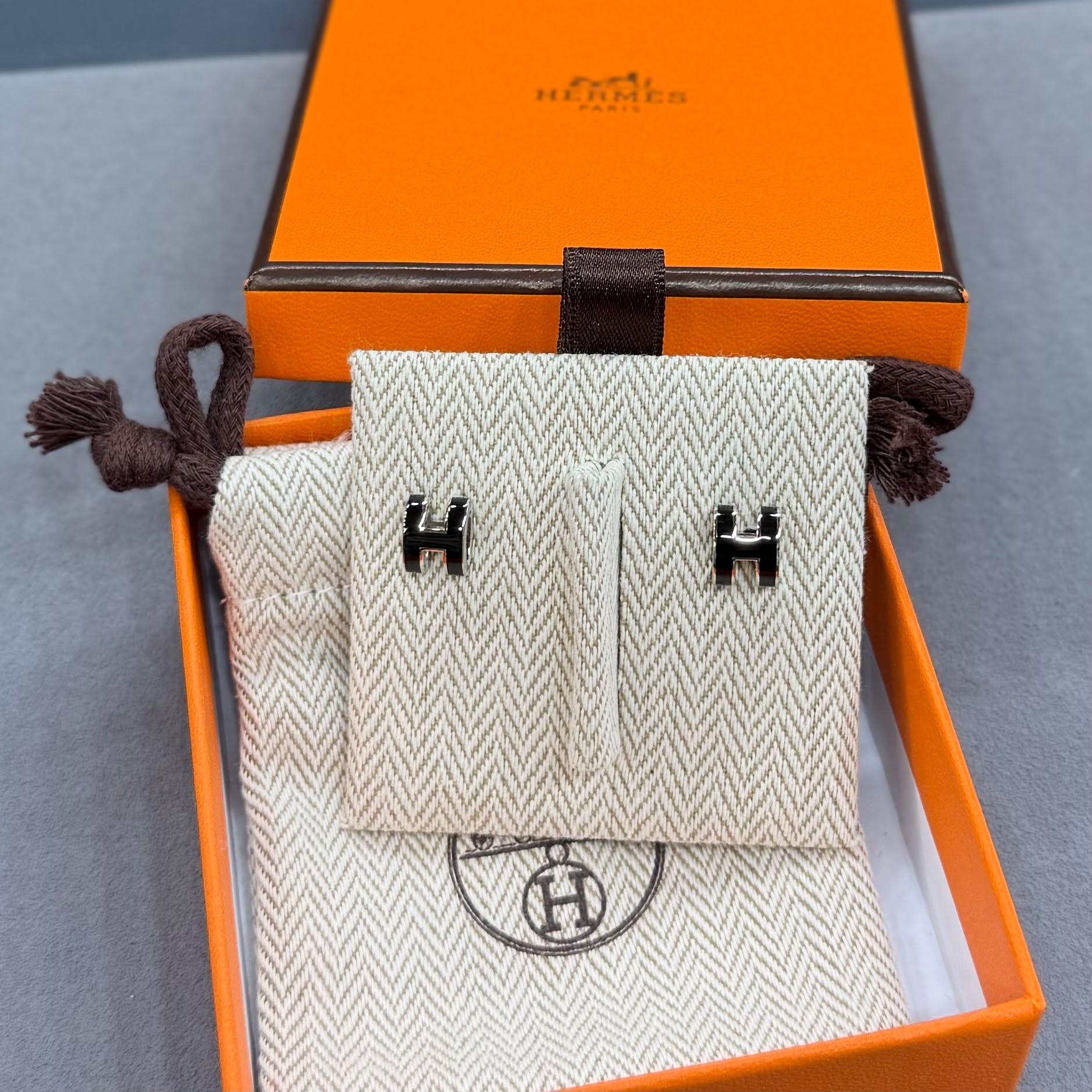 Brand  New Hermes  Mini Pop H earrings 黑x銀 #愛馬仕耳環