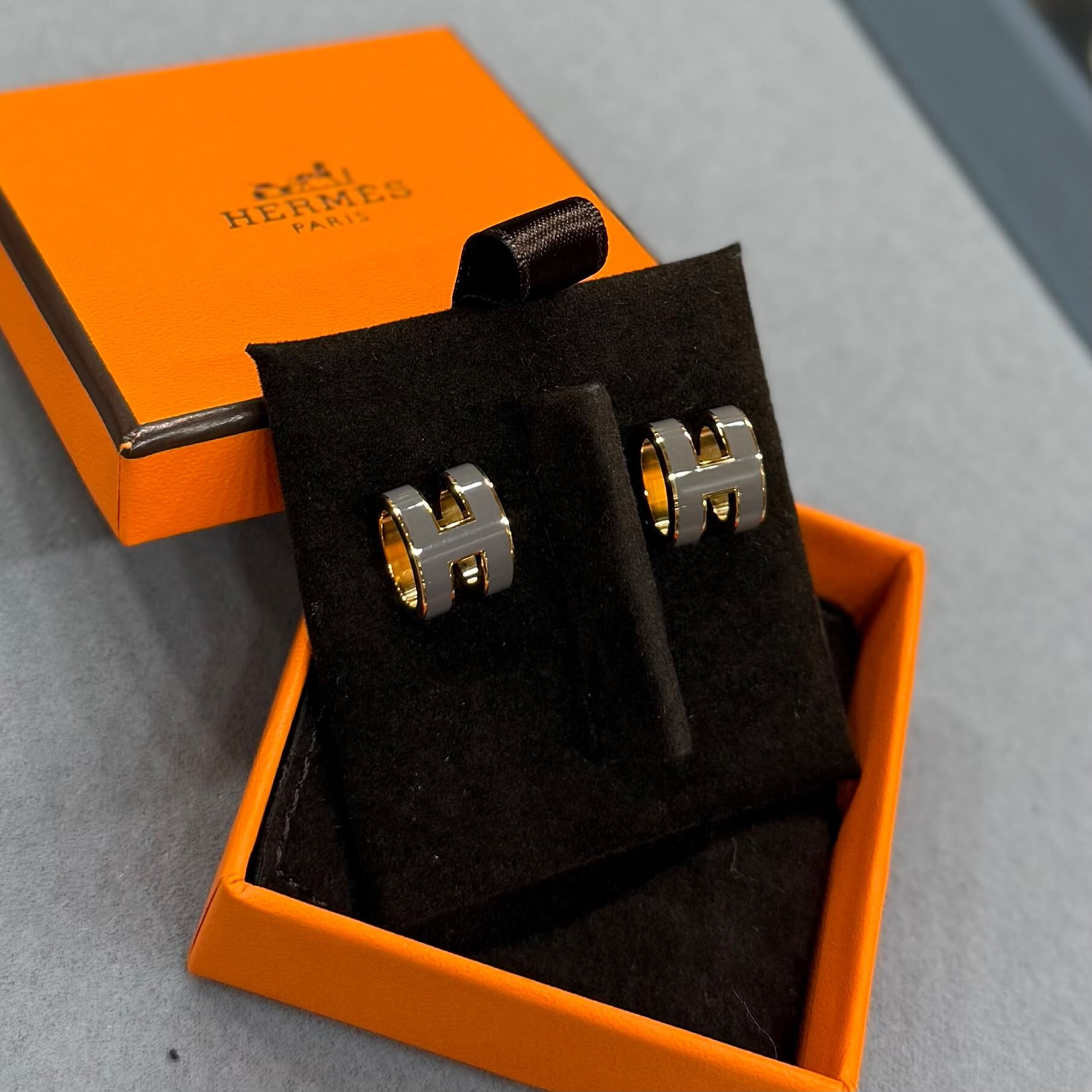 Brand New ,Hermes 大Pop H earrings 灰x金 #愛馬仕耳環