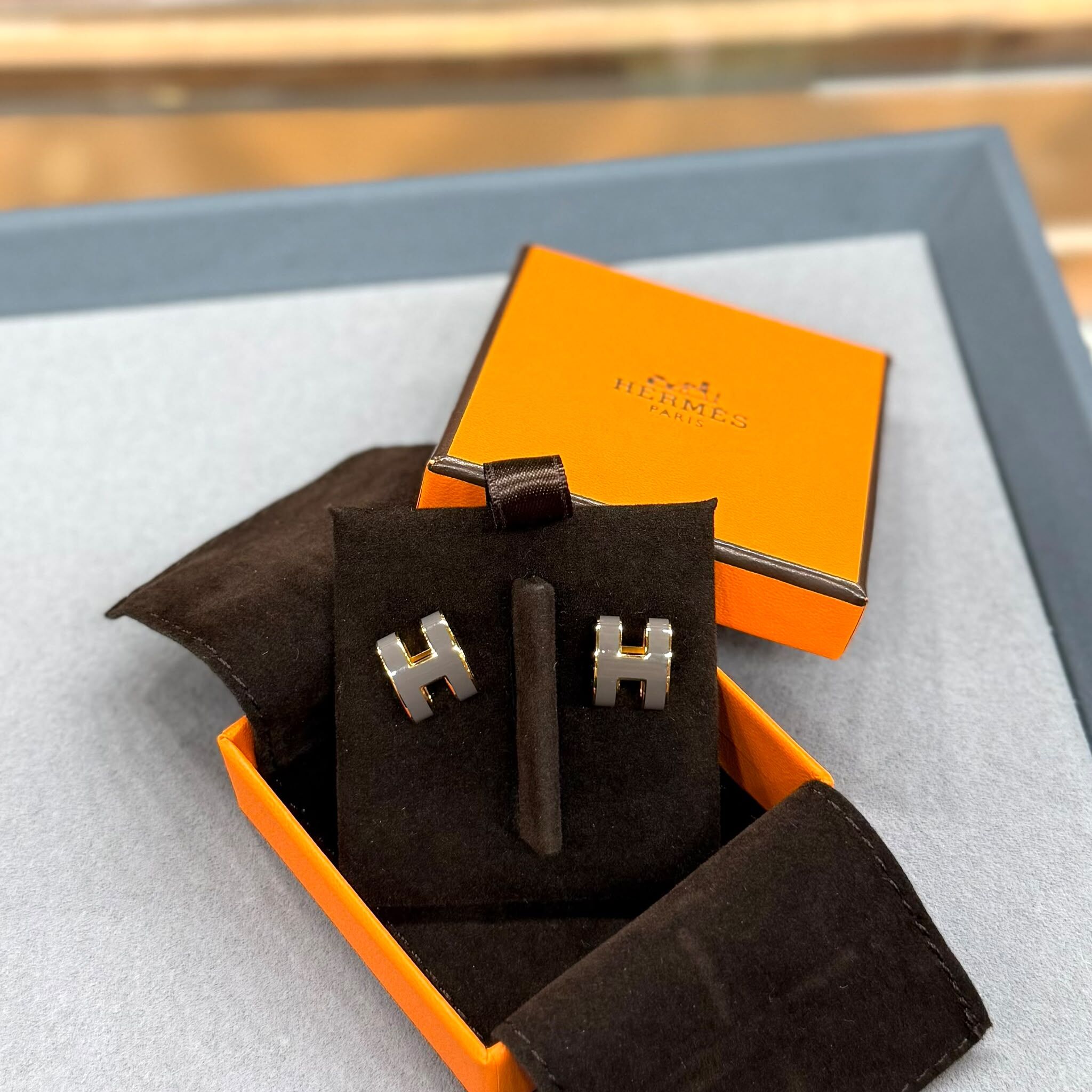 Brand New ,Hermes 大Pop H earrings 灰x金 #愛馬仕耳環