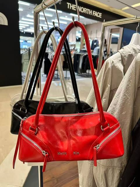 【預購】ZKR092452 Matin Kim Curve Zip 單肩包