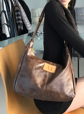 【Luxury】韓國限定🇰🇷 MUCENT Merin 手提肩背包 金線皮革肩背包 男女通用 兩色可選 素面款 水餃包 半月包