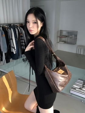 【Luxury】韓國限定🇰🇷 MUCENT Merin 手提肩背包 金線皮革肩背包 男女通用 兩色可選 素面款 水餃包 半月包
