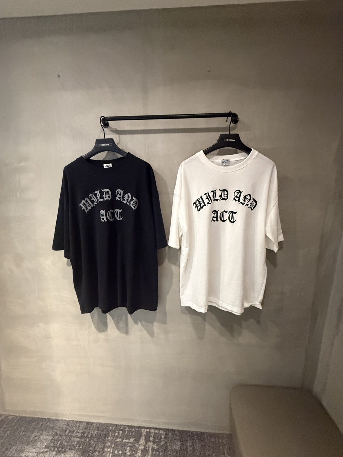 AA26美式歌德字短T