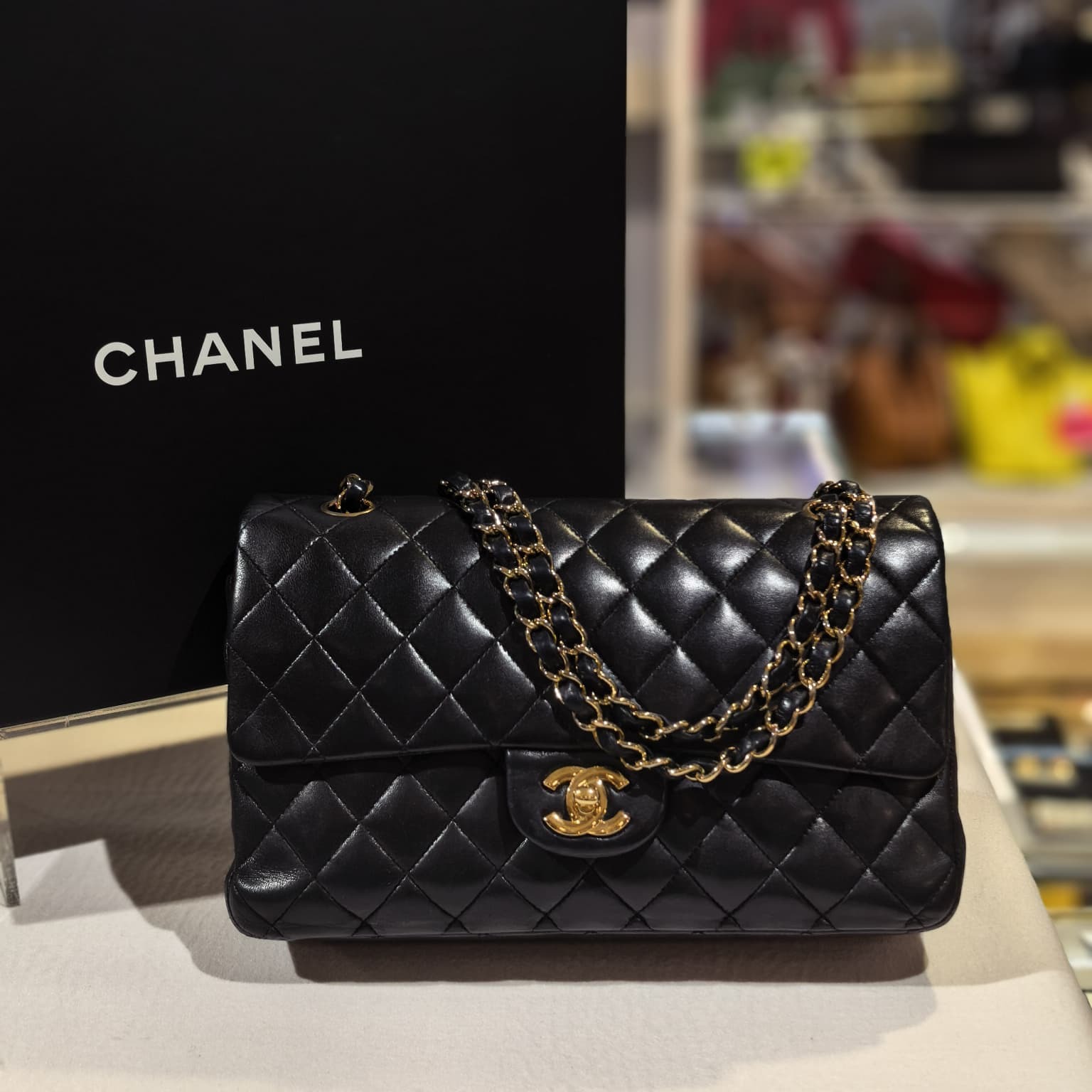 90%NEW二手CHANEL CLASSIC FLAP BAG, CF26, CF25, A01112,香奈兒經典鏈袋,黑色羊皮金扣,@134開 #兩年免費保養 #香榭站正品