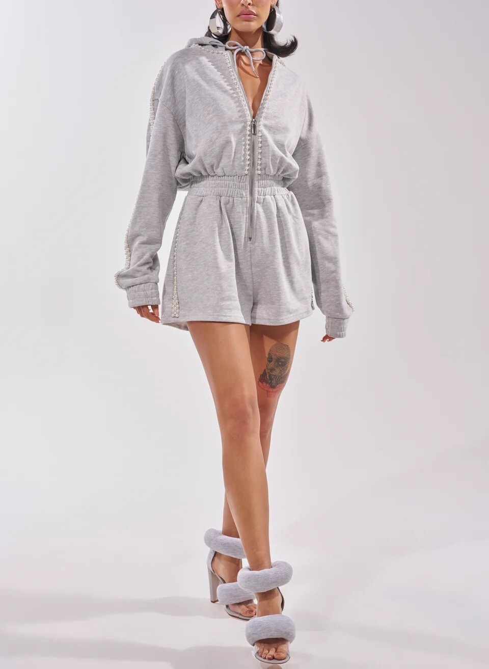 Light Grey淺灰色珍珠連帽Romper