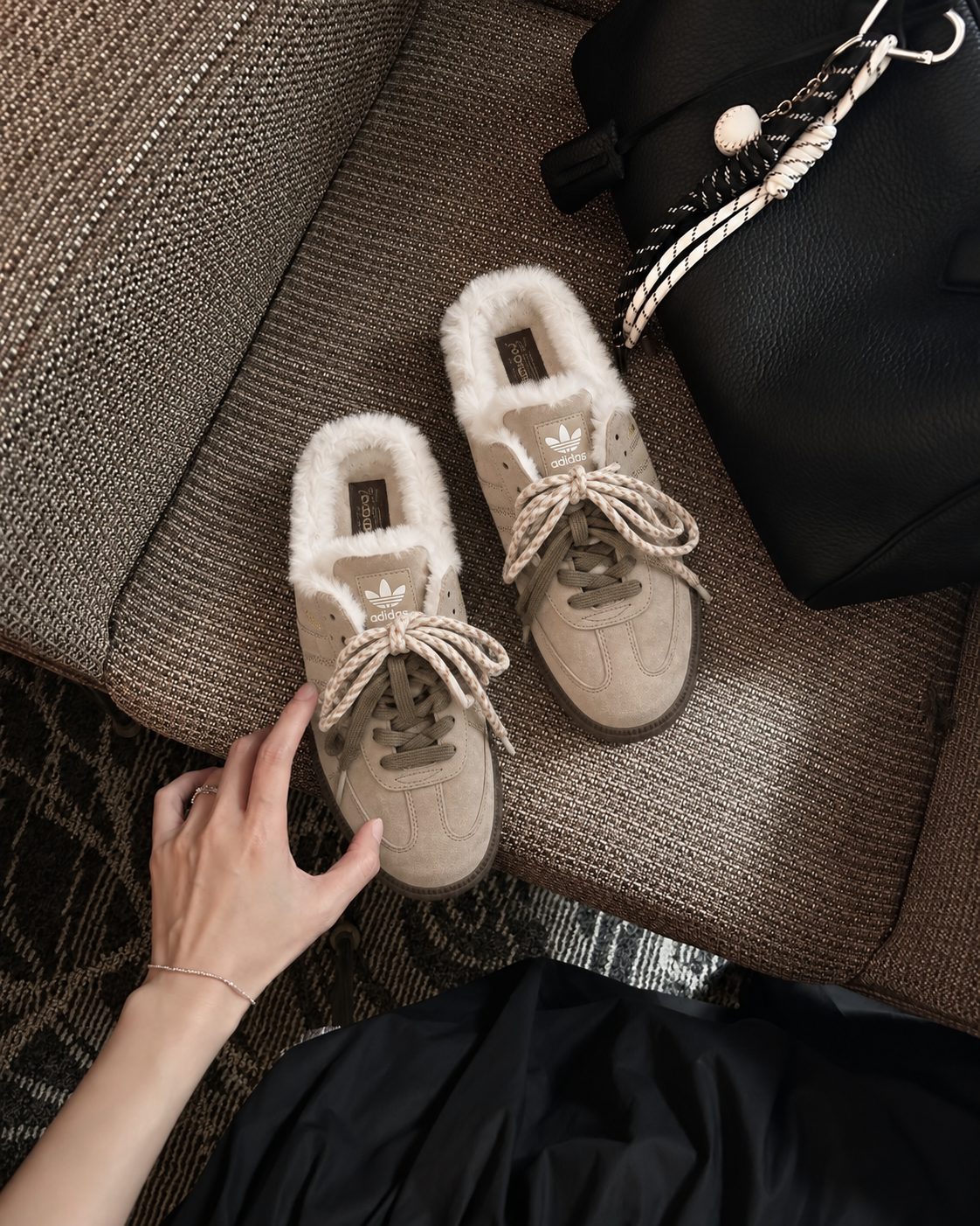 <毛絨絨の安全感女孩子懂◞♡>Adidas Originals Samba Mule "Fur-Lined" 毛絨絨 黑色 黑棕 米色 MIU風 米棕 穆勒鞋 HP5054/HP5055