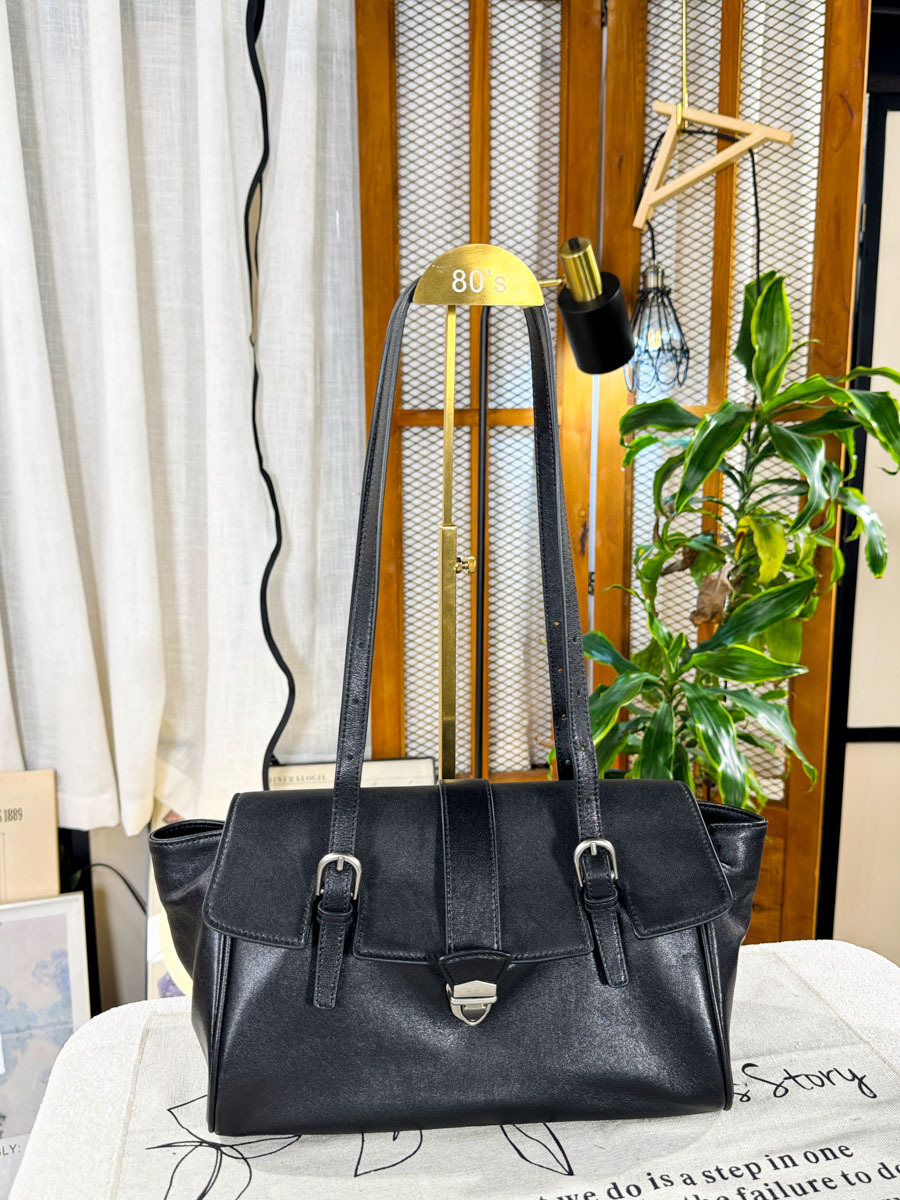 銀扣．頭層牛皮 SHOULDER BAG【不設退換】