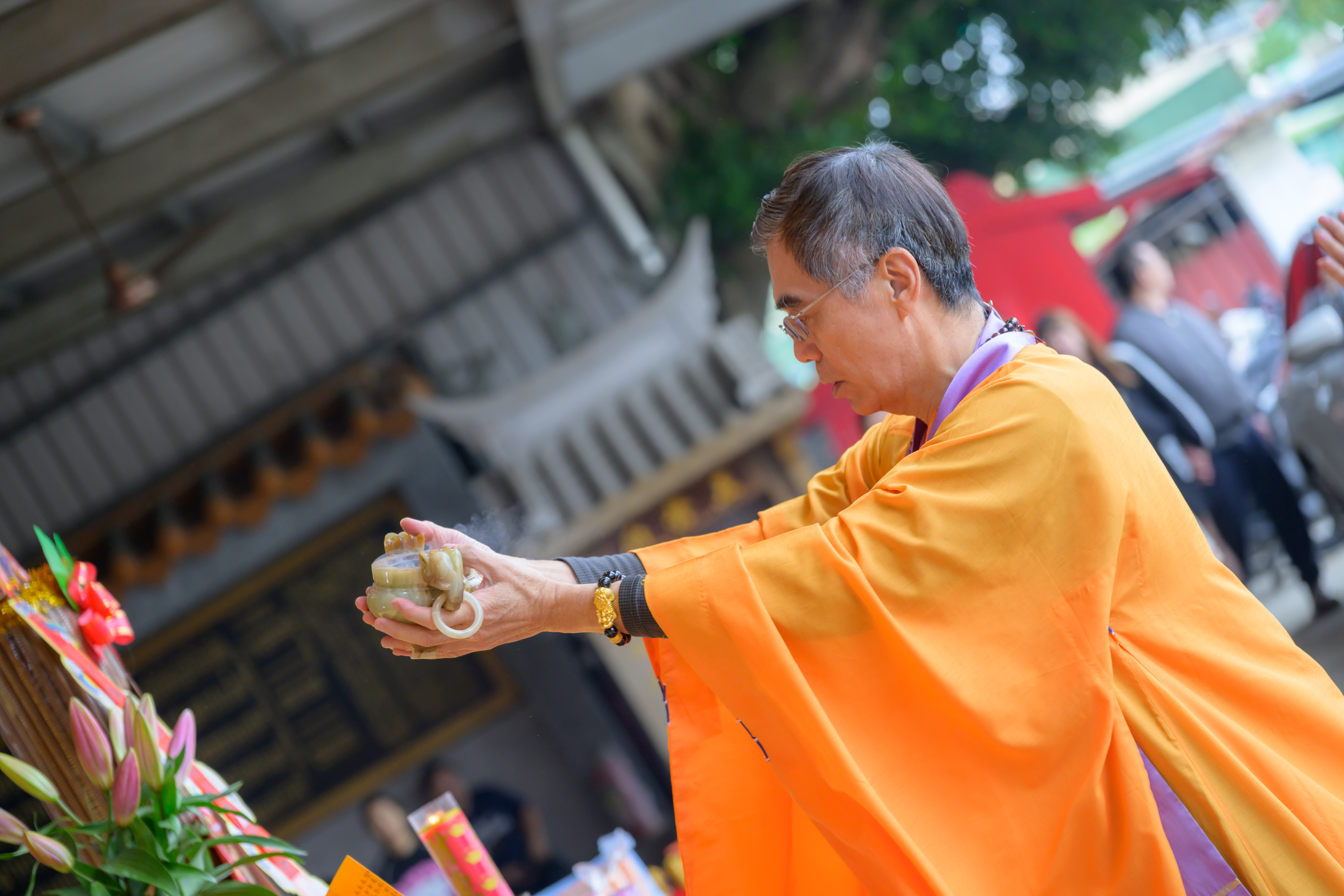 王老師於法會現場主持祈福儀式