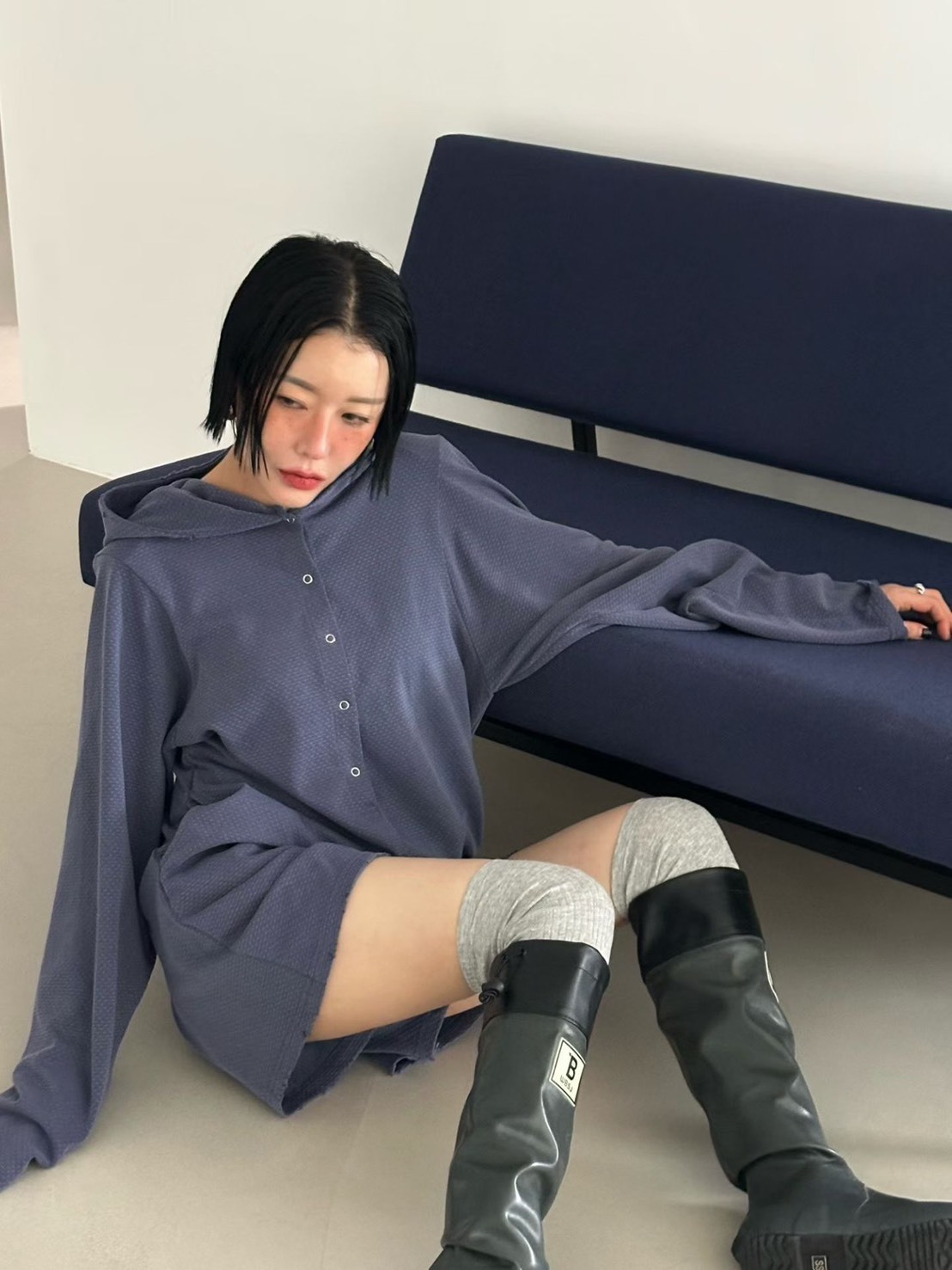 開釦破洞連帽連身短褲