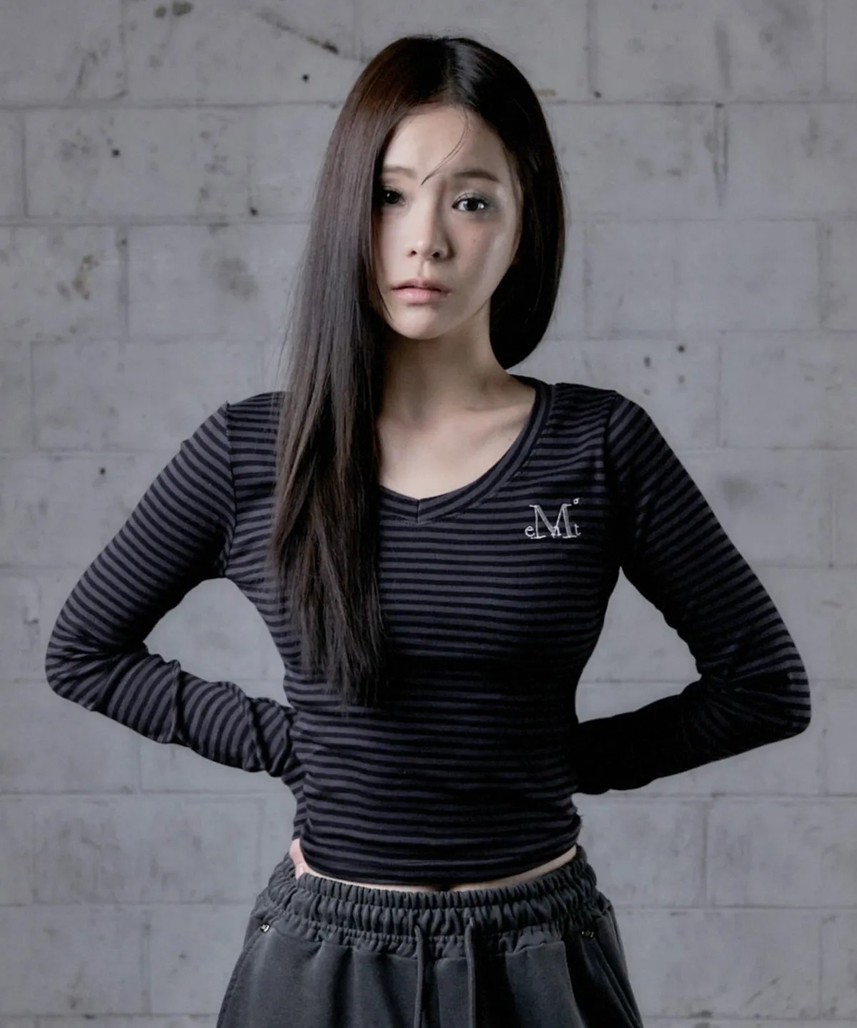 MUCENT EMMA V-NECK STRIPE LONG SLEEVE T