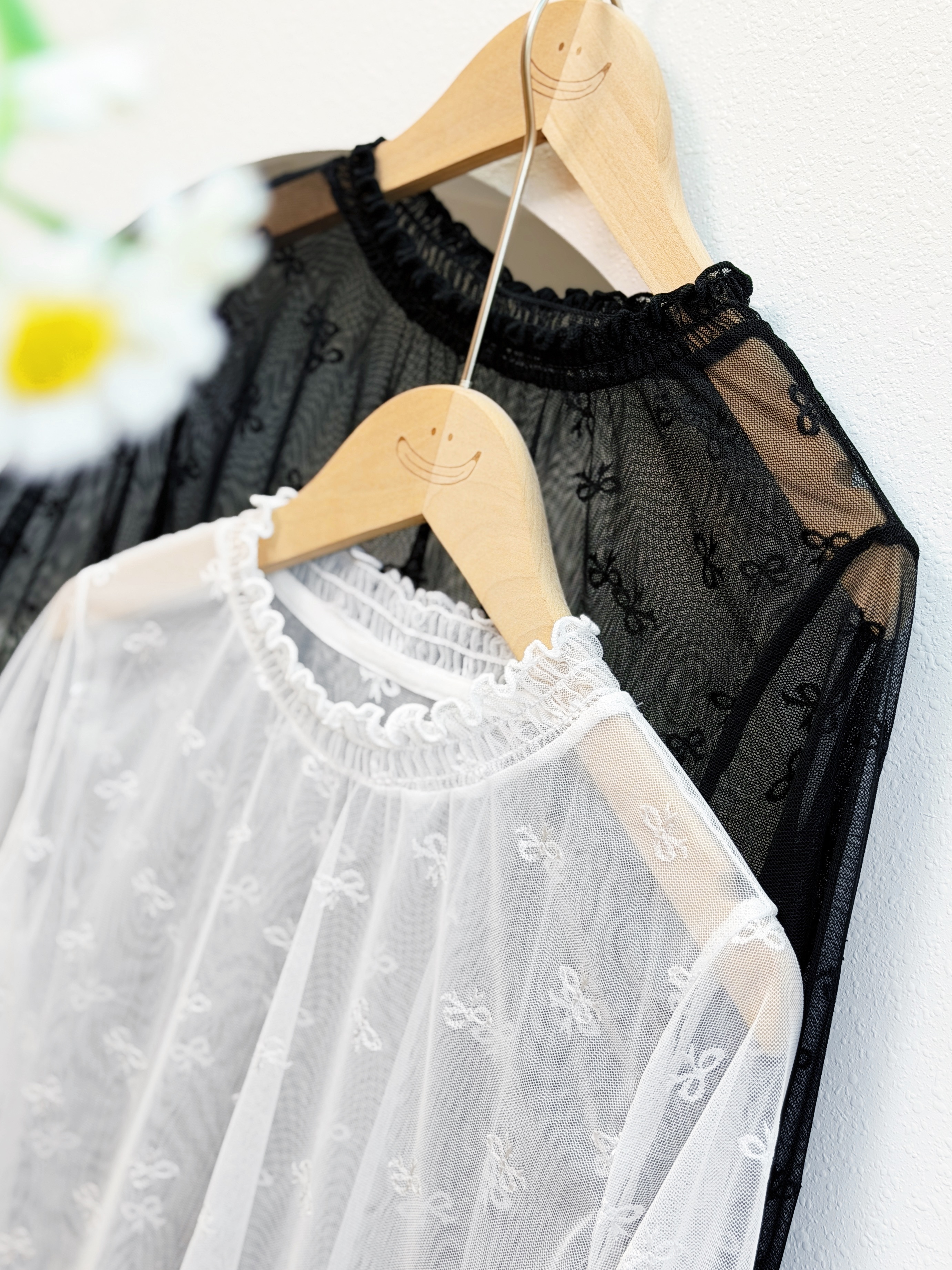 兩色 / 網紗小蝴蝶結透膚長袖上衣 / Bow Pattern Sheer Mesh Frill Neck Top