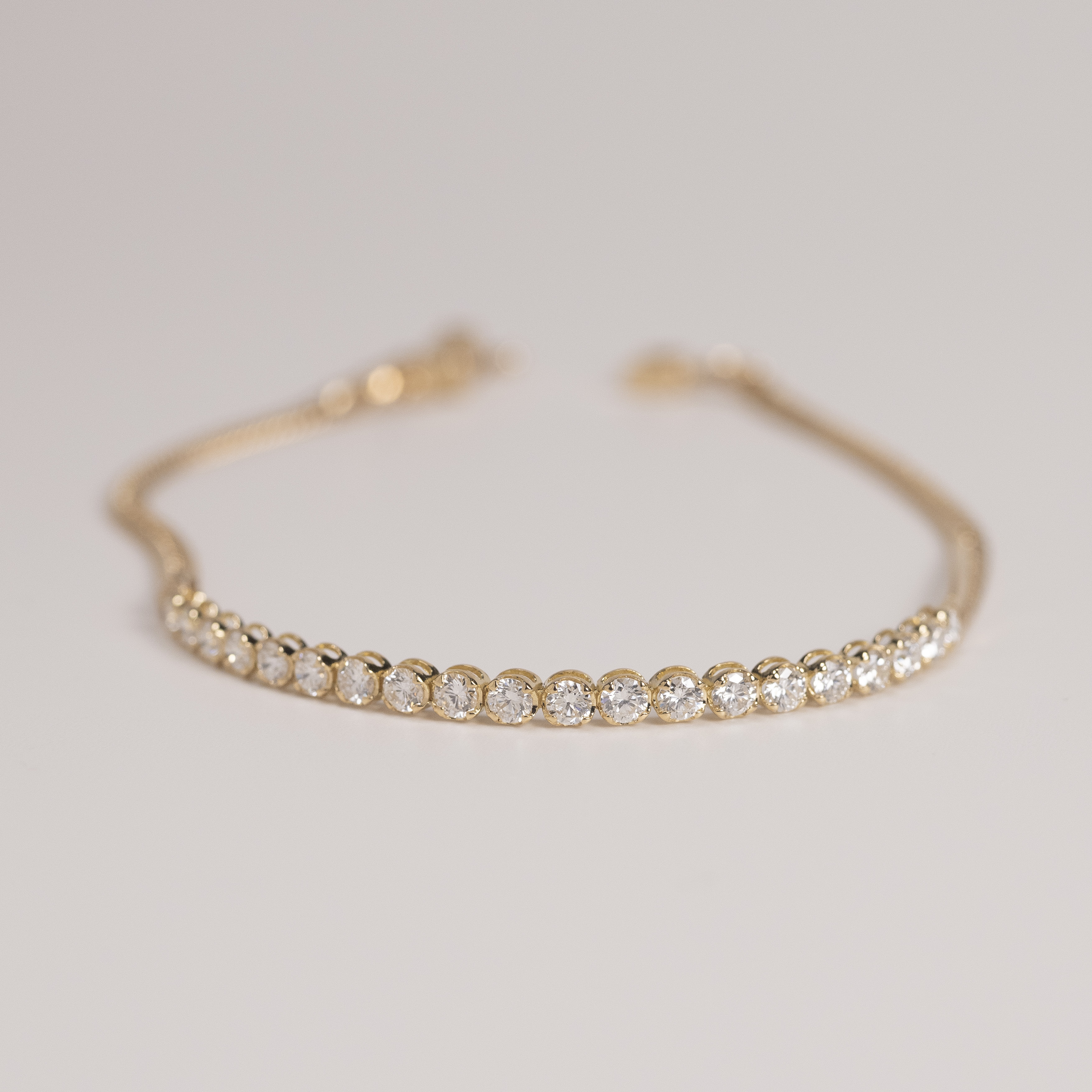 18K Crown 12 Cut 1ct kihei Diamond Bracelet