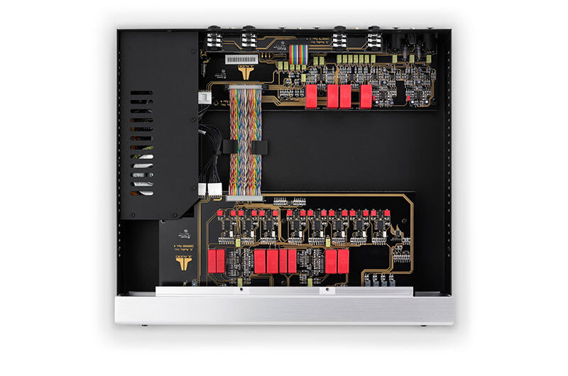JL Audio CR-1 內部全模擬電路 官方圖片