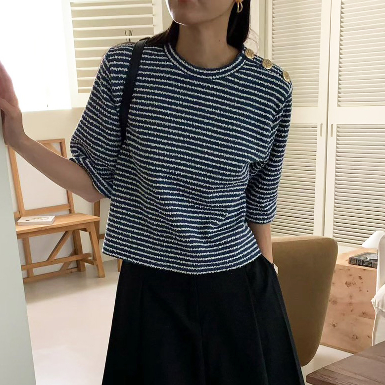 配色橫條紋單肩金色三排釦造型圓領上衣 / 3色
