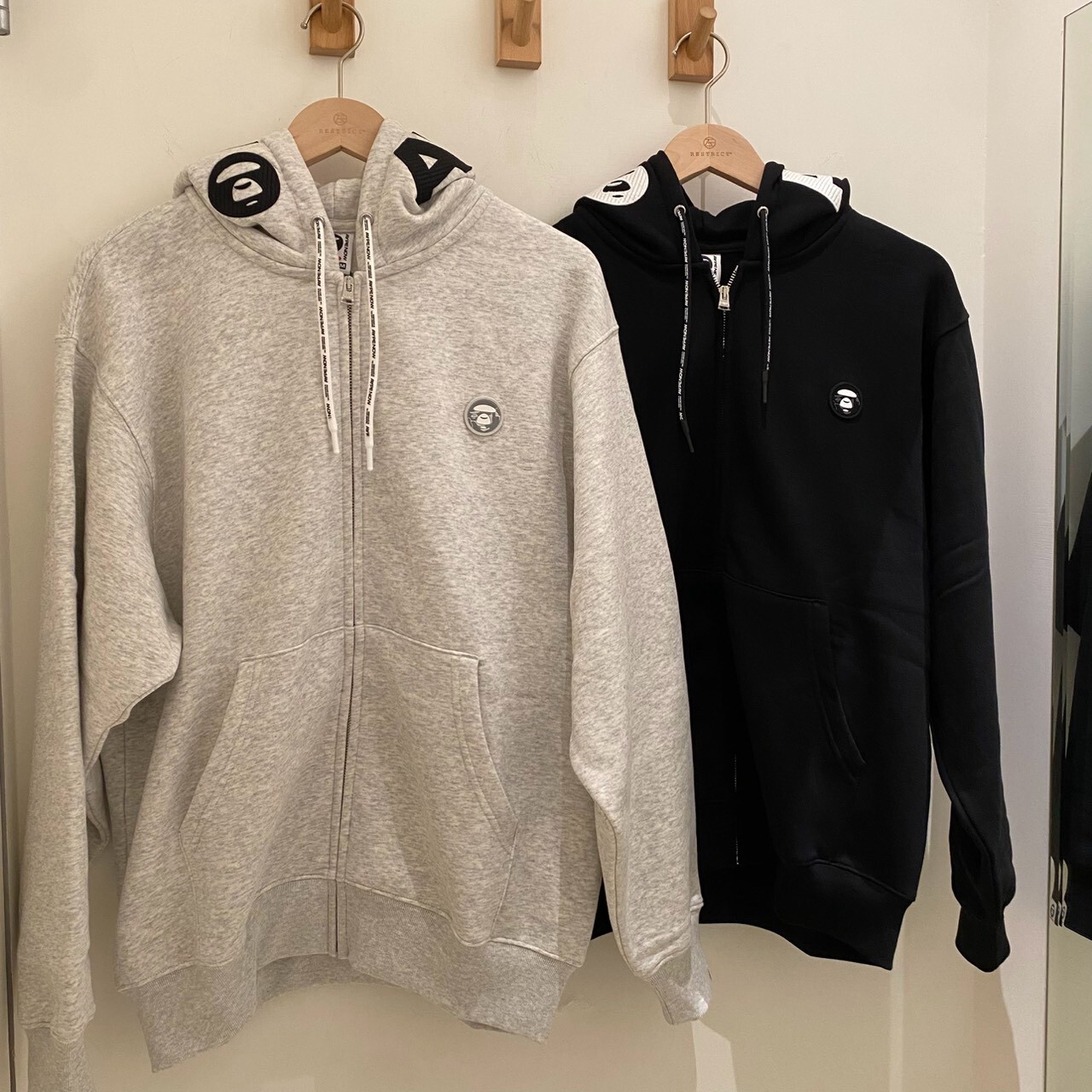 AAPE 帽沿刺繡字母連帽外套 MC358XXR/MC358XAR