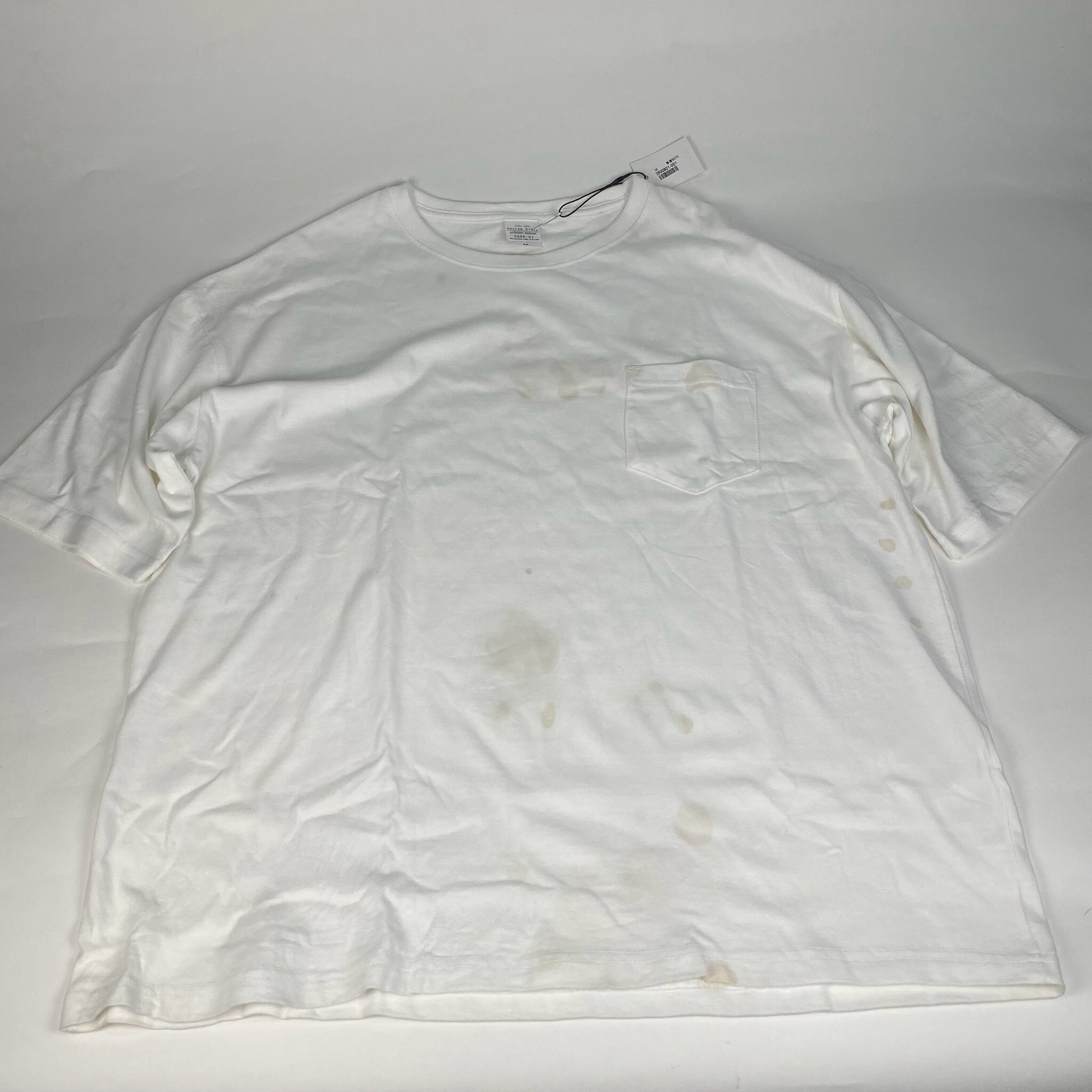 微瑕疵-衣服正反面多處泛黃 3500801-001/M UA 5.6OZ寬版口袋T白