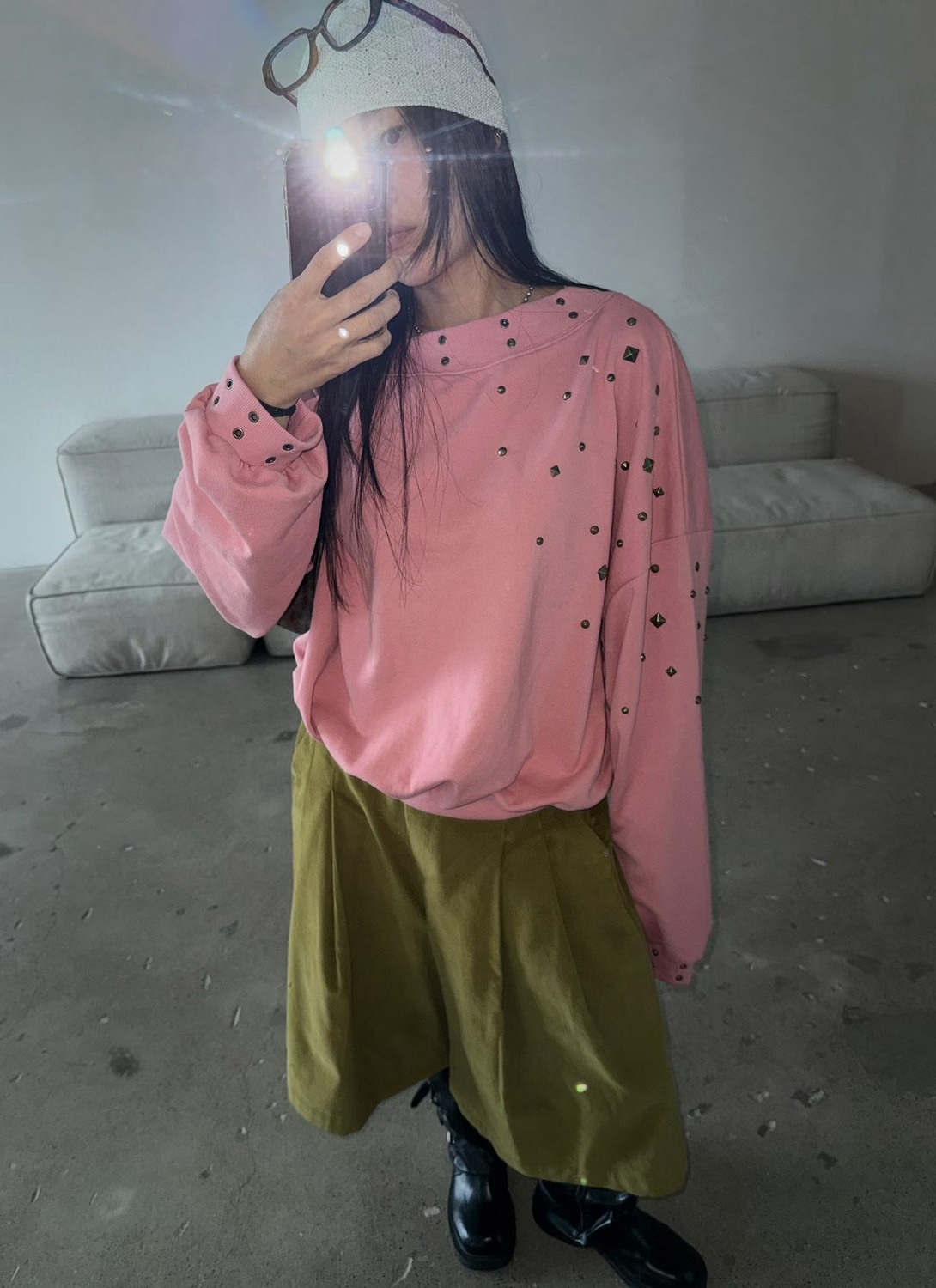 鉚釘露肩衛衣