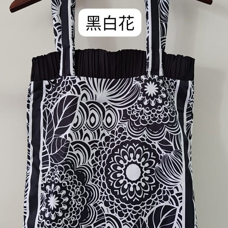 HOT-CCG0926-322 Pleatbagnew2023size17x15黑白花 (C122)