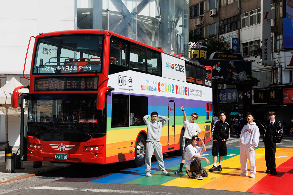 Color Taipei Pride sightseeing bus