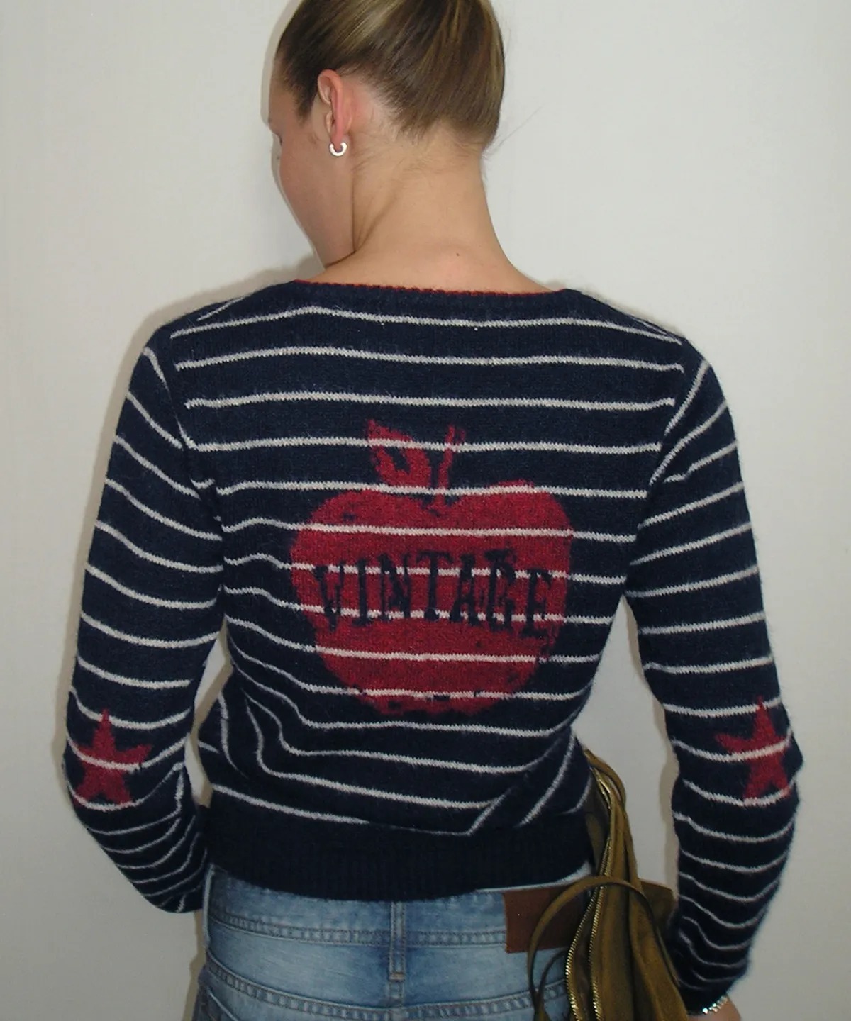 BITTER CELLS Apple V Neck Knit