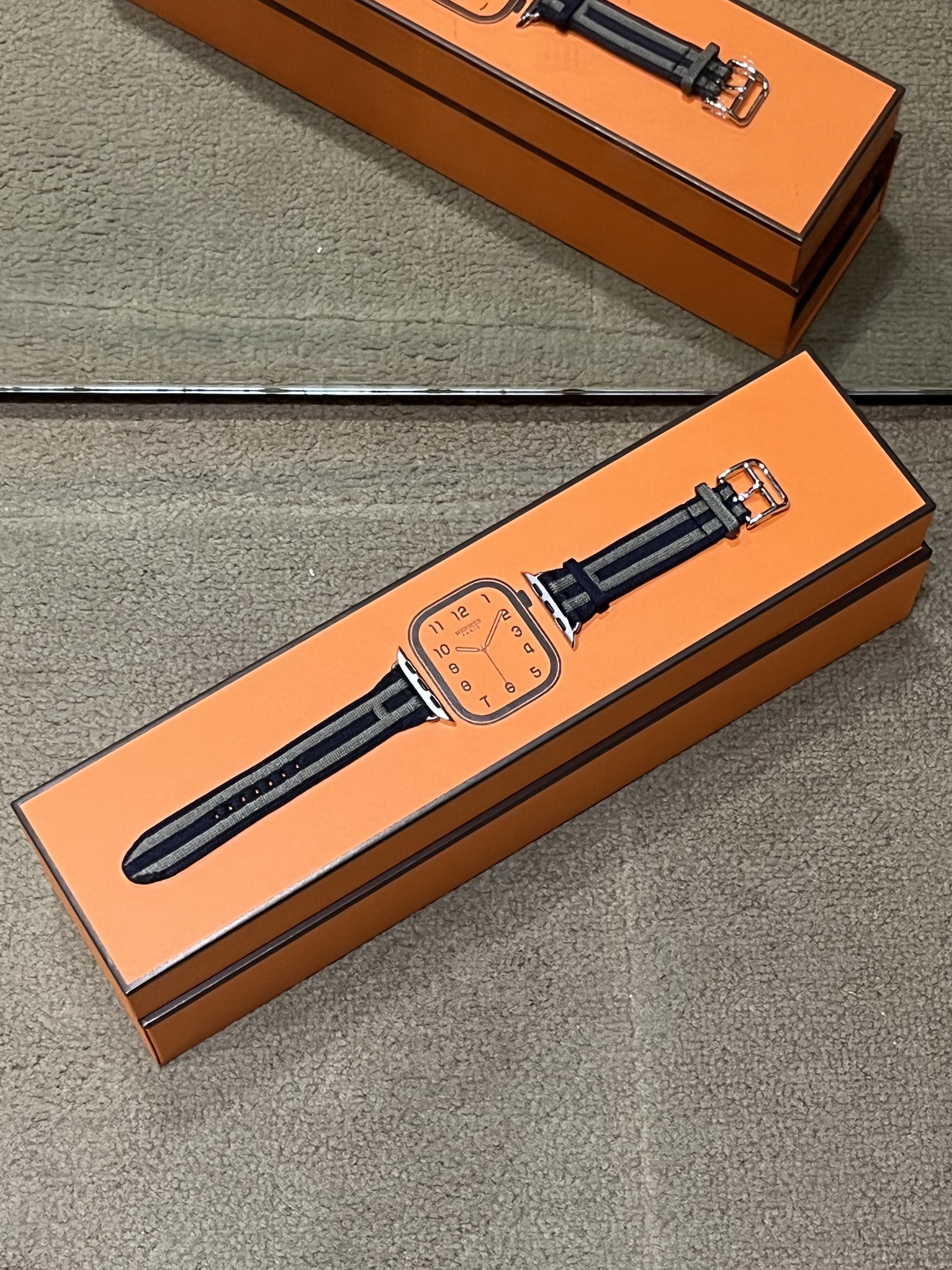 Apple Watch S12 42mm Bleu Nuit/Gris Titane