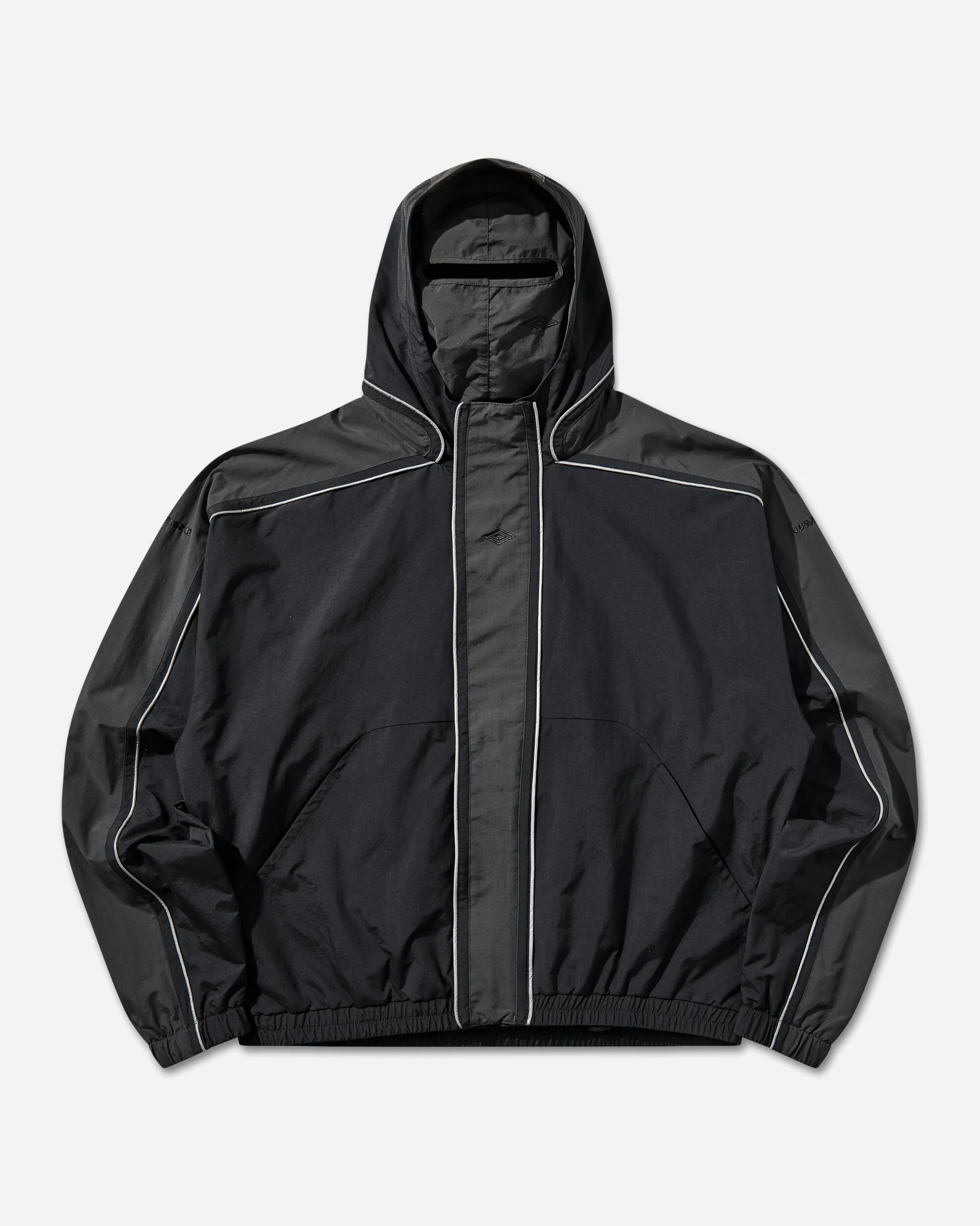 Umbro｜Bench Jacket "Dark Grey/ Carbon Black"