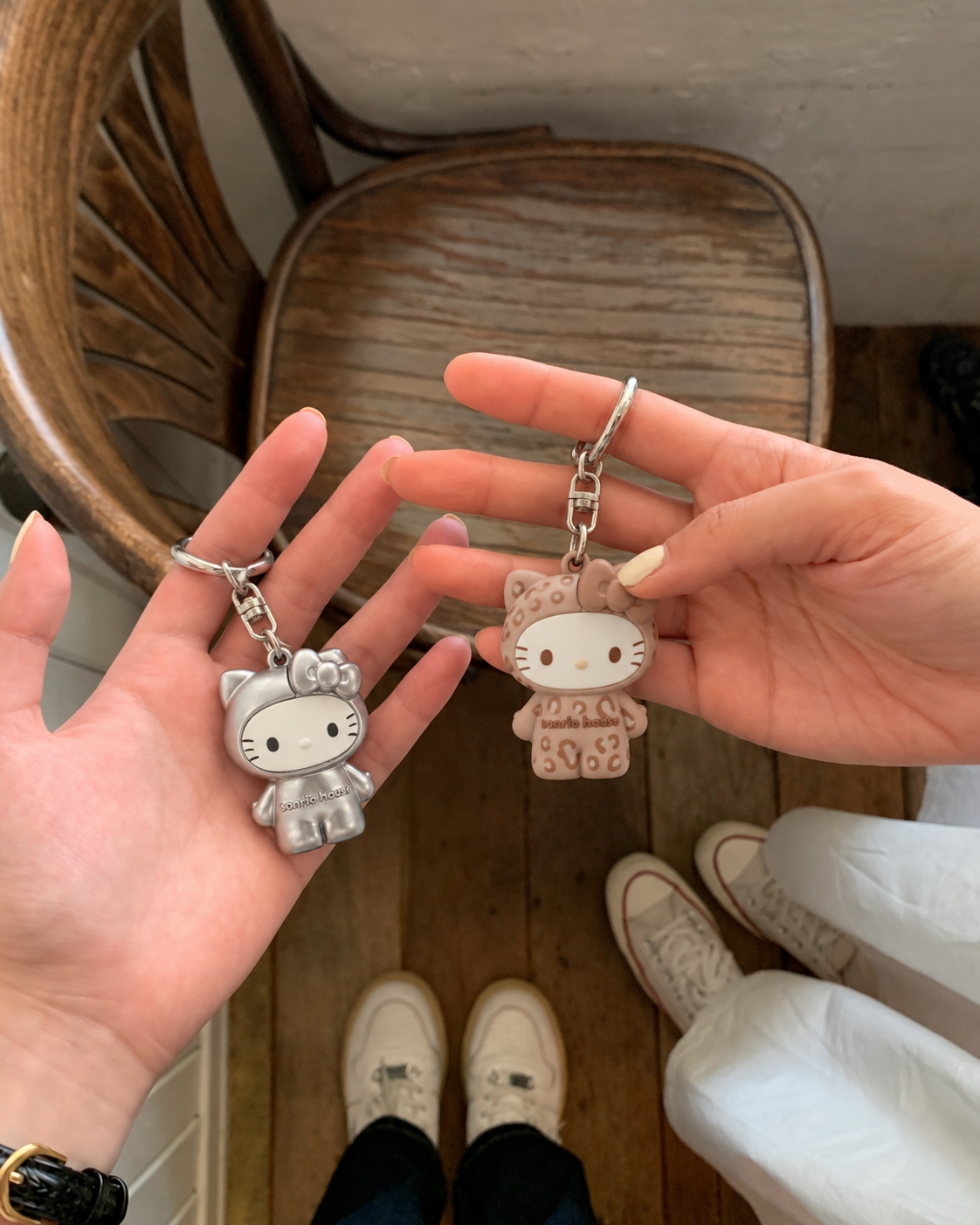 <國外限定!!> 三麗鷗 Hello Kitty 幻彩極光 迷你掛飾 盲包 掛件 吊飾