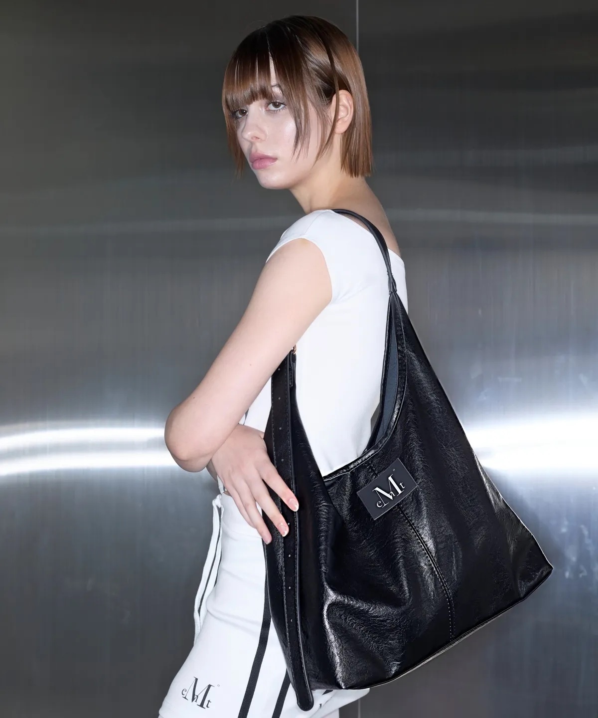 《限時團購優惠》MUCENT CRESCENT LEATHER SHOULDER BAG