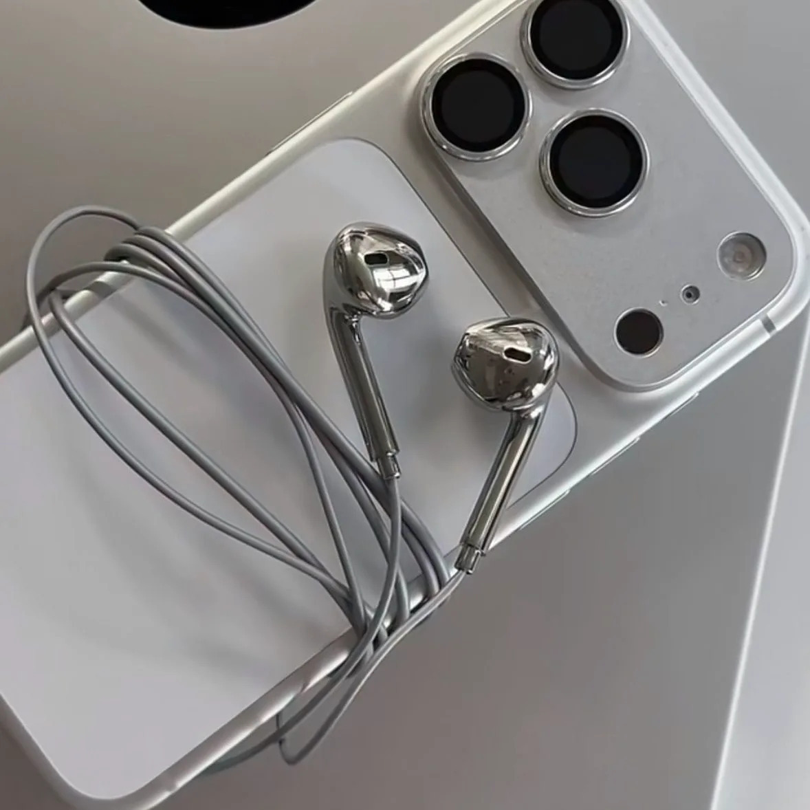 <好煩...你先不要跟我說話🎧>耳機 復古 銀色 鏡面 有線耳機 Type-c 入耳式 高顏值 ins 高音質 聽歌 配飾