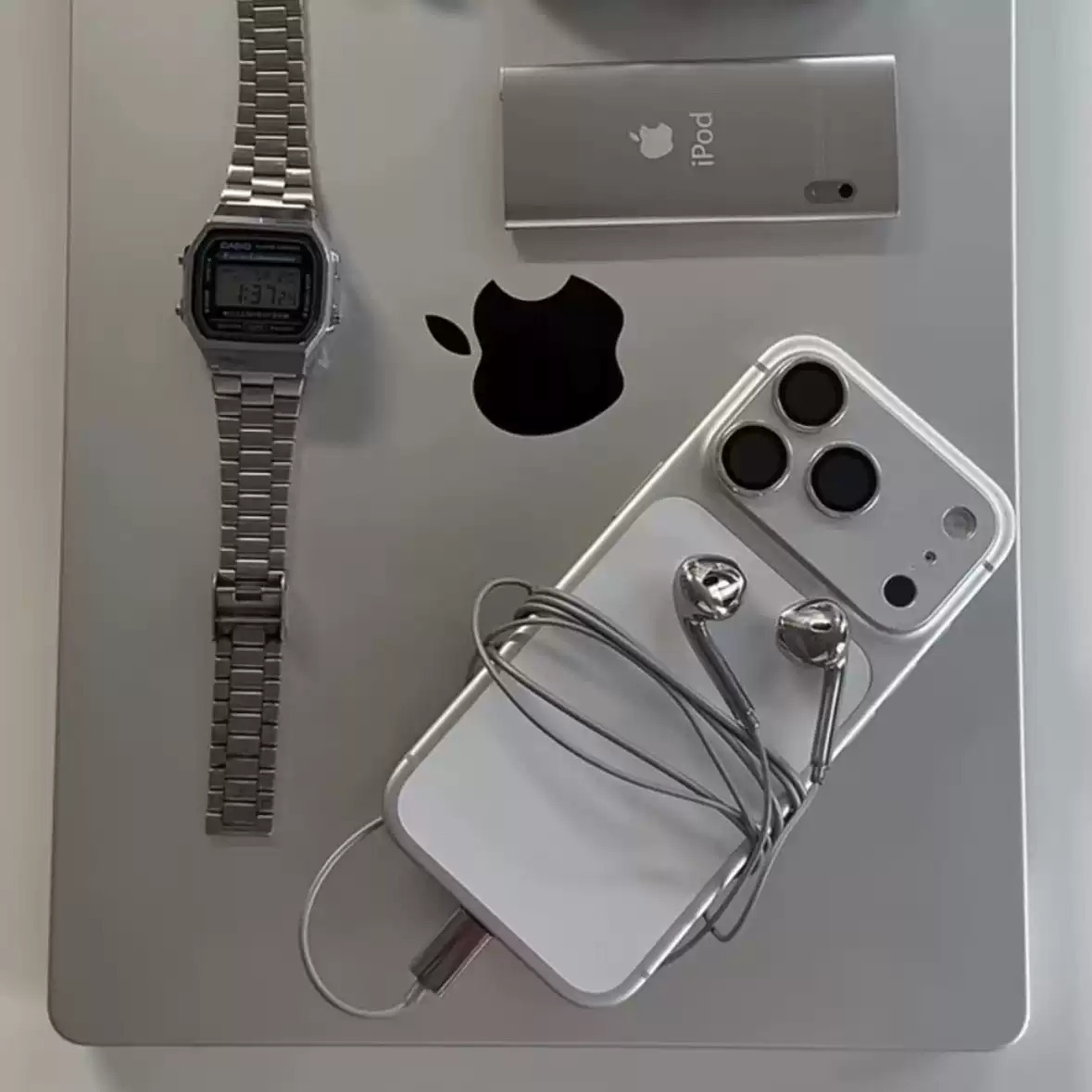 <好煩...你先不要跟我說話🎧>耳機 復古 銀色 鏡面 有線耳機 Type-c 入耳式 高顏值 ins 高音質 聽歌 配飾