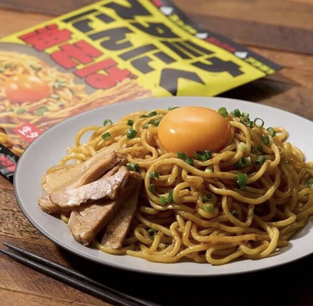 【數量限定】JP 懶人即食加熱 濃厚蒜香蒜香油撈麵 190g 0941 TK260927