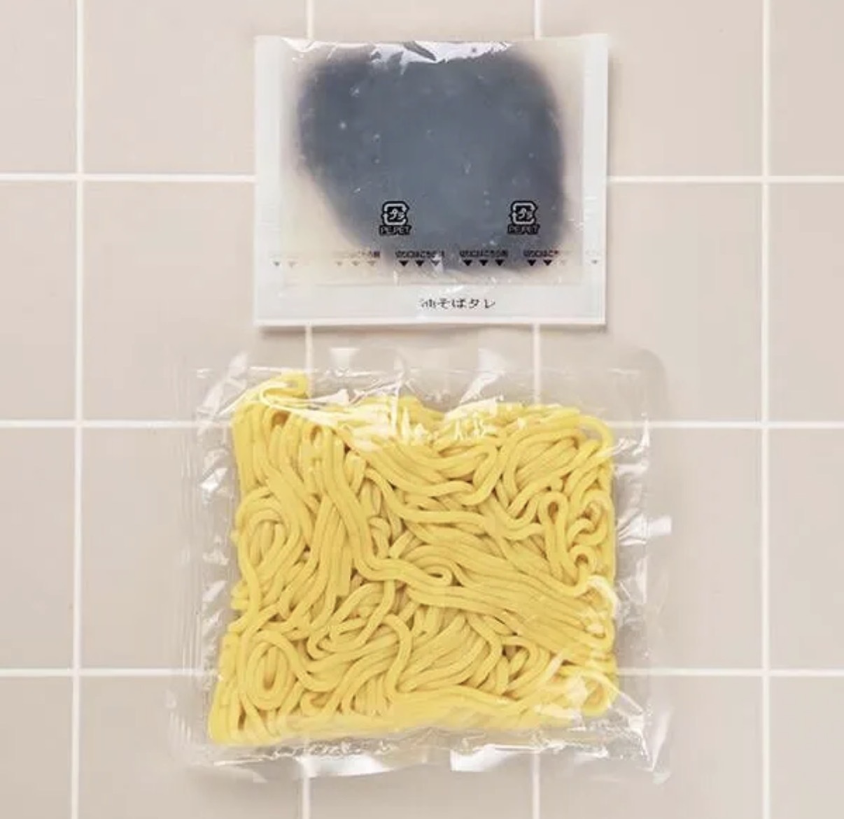 【數量限定】JP 懶人即食加熱 濃厚蒜香蒜香油撈麵 190g 0941 TK260927
