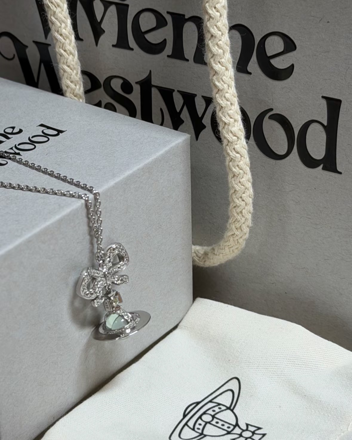 Vivienne Westwood 西太后 Qctavie 土星 蝴蝶結 淺草綠 星球 銀色 項鍊