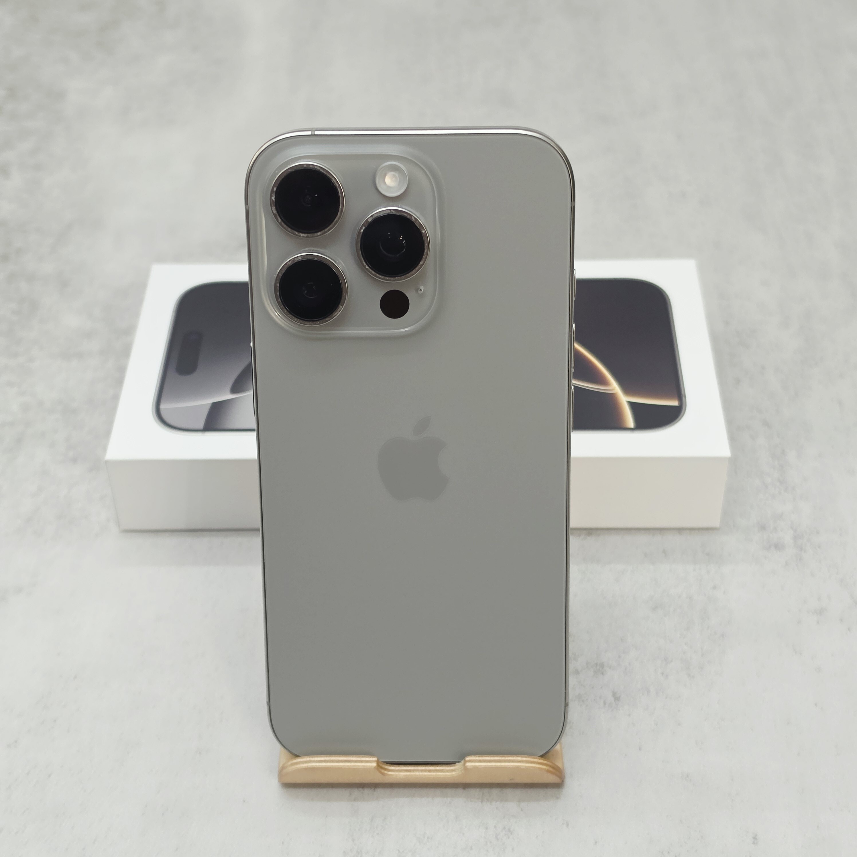 二手 iPhone｜iPhone 16 Pro 256GB 原色鈦金屬