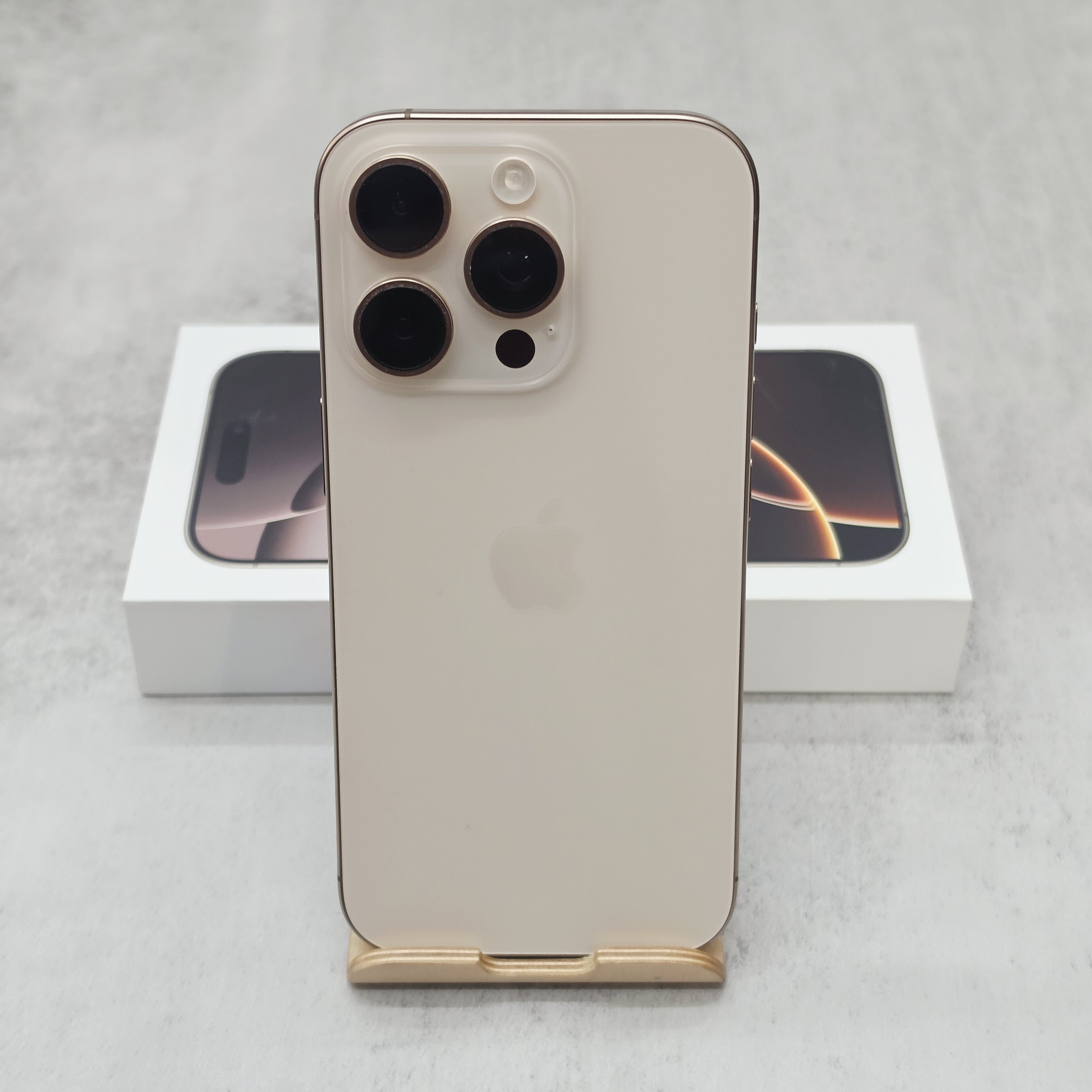 二手 iPhone｜iPhone 16 Pro 256GB 沙漠金