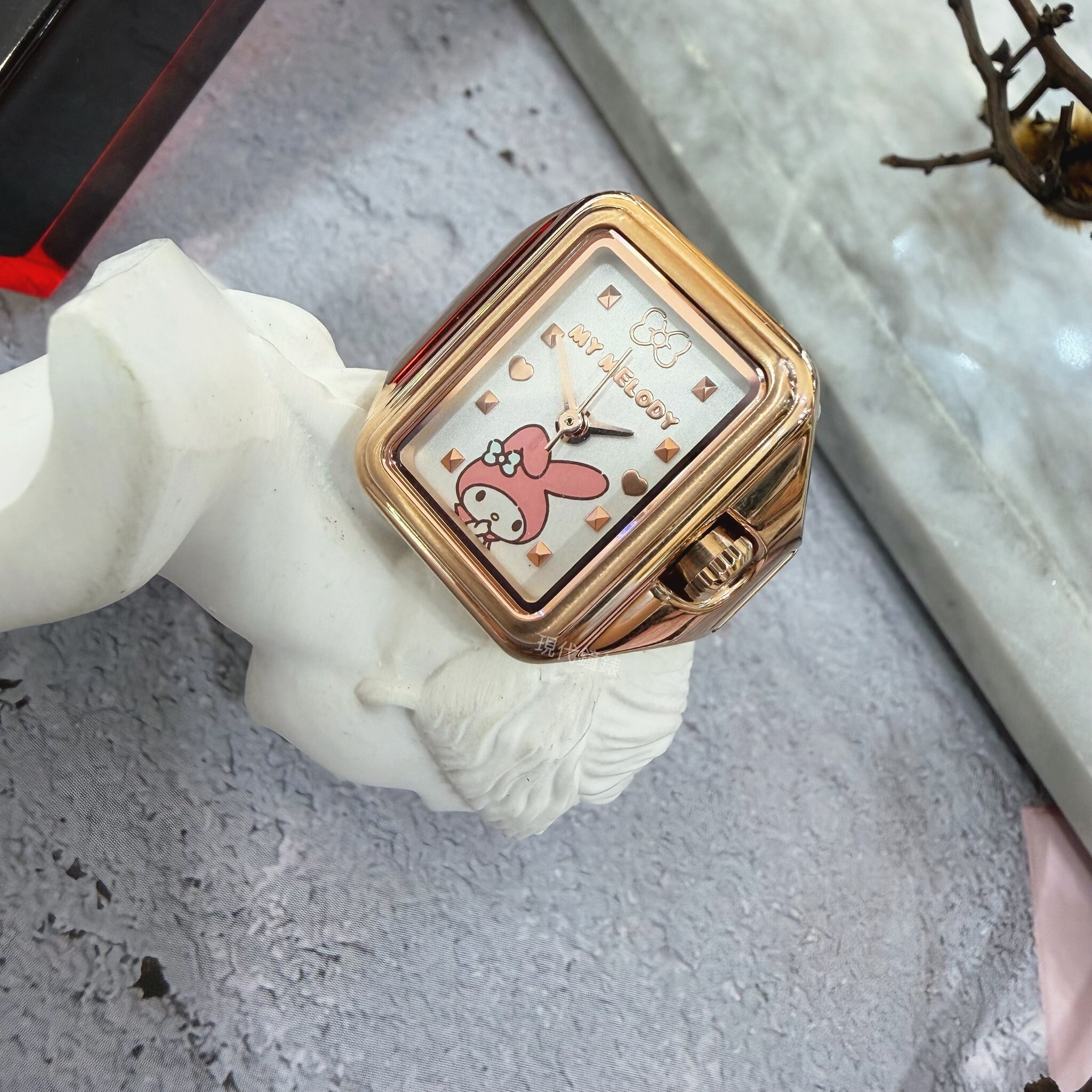 【HELLO KITTY】LK713LRWI-D 20.5mm Modern Watch