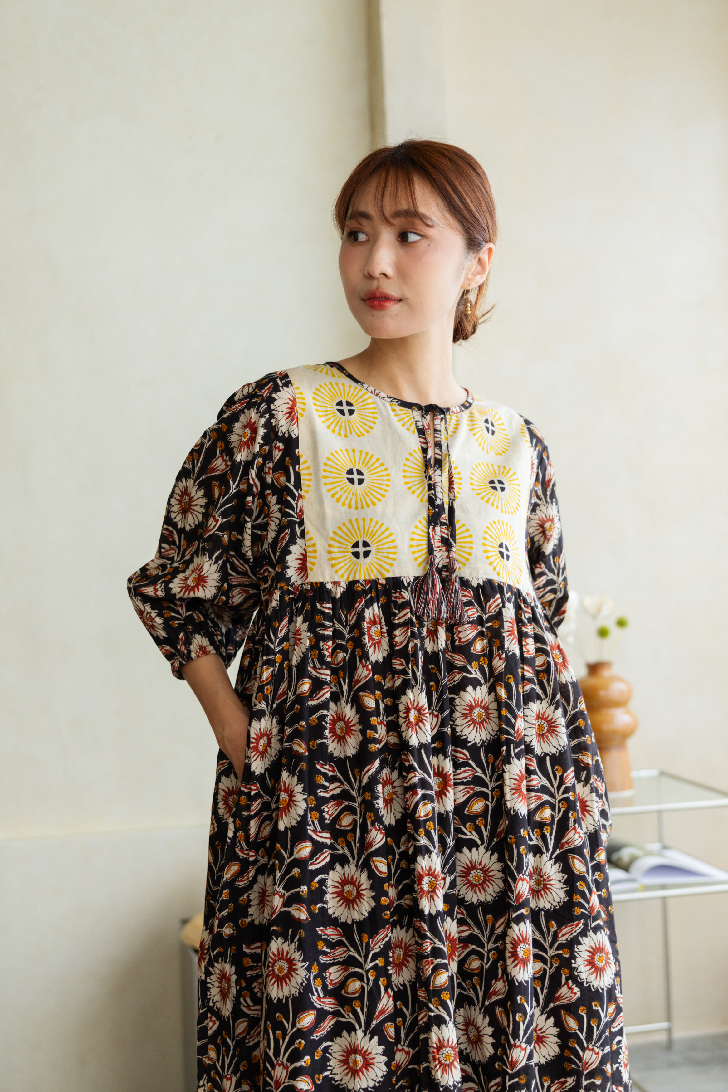 【 10/2 週五新品 】前綁帶七分袖拼接洋裝_黑花