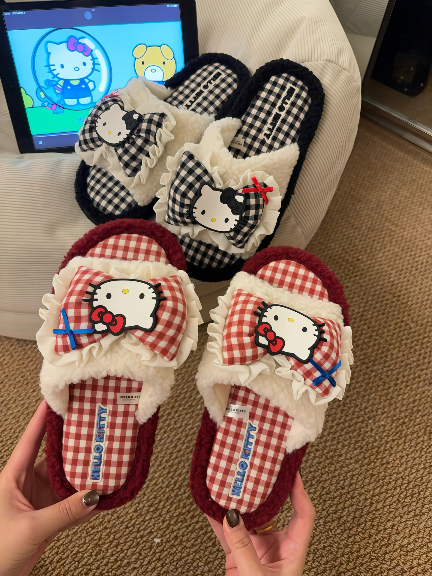 代購-細細條 xSanrio三麗鷗 聯名款 可愛格子HelloKitty 軟底 一字拖 室內拖 拖鞋