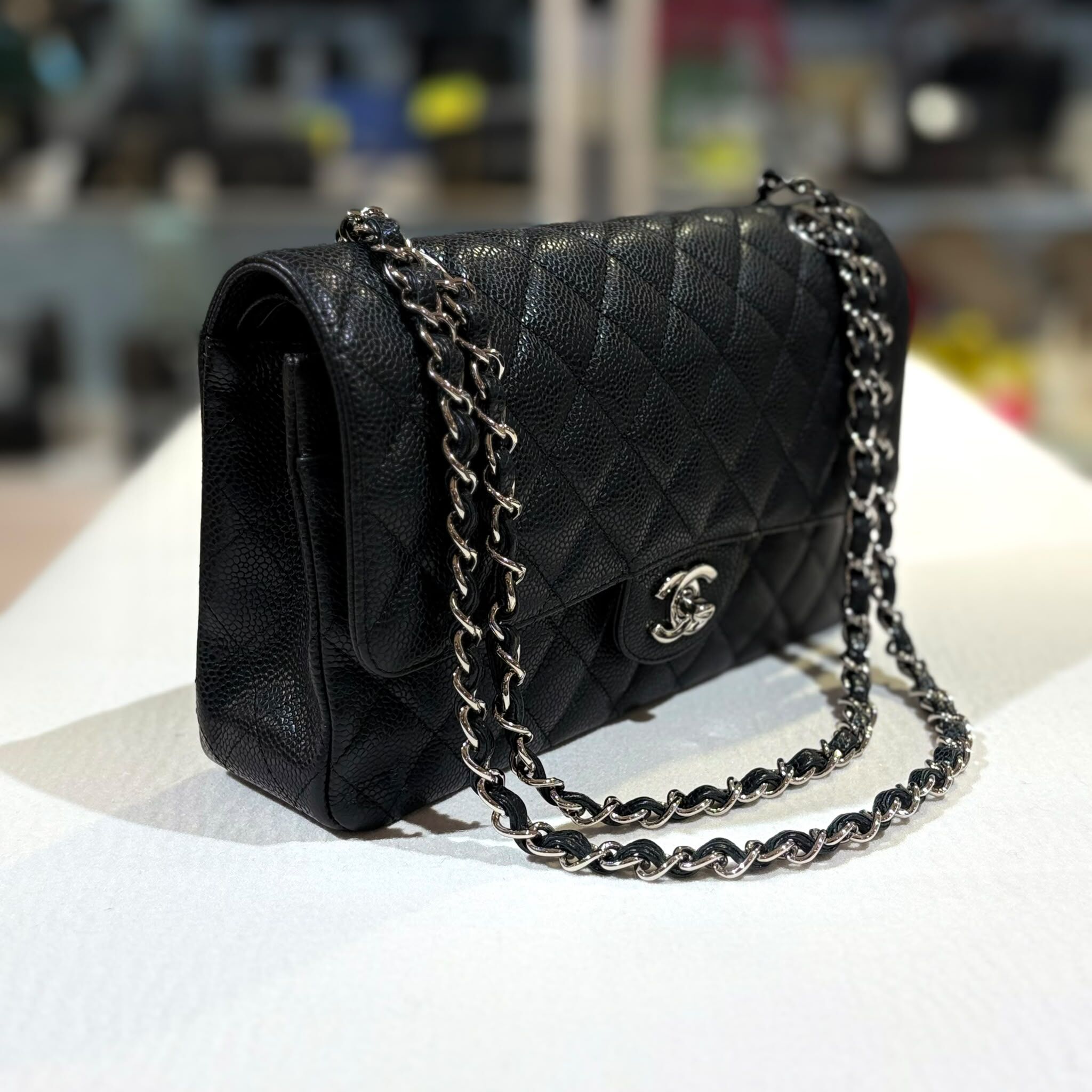 95%NEW二手CHANEL CF25, A01112, 黑色荔枝皮/銀扣/黑色內籠, #CF26 #香奈兒經典款手袋 #CLASSIC FLAP BAG #香榭站正品