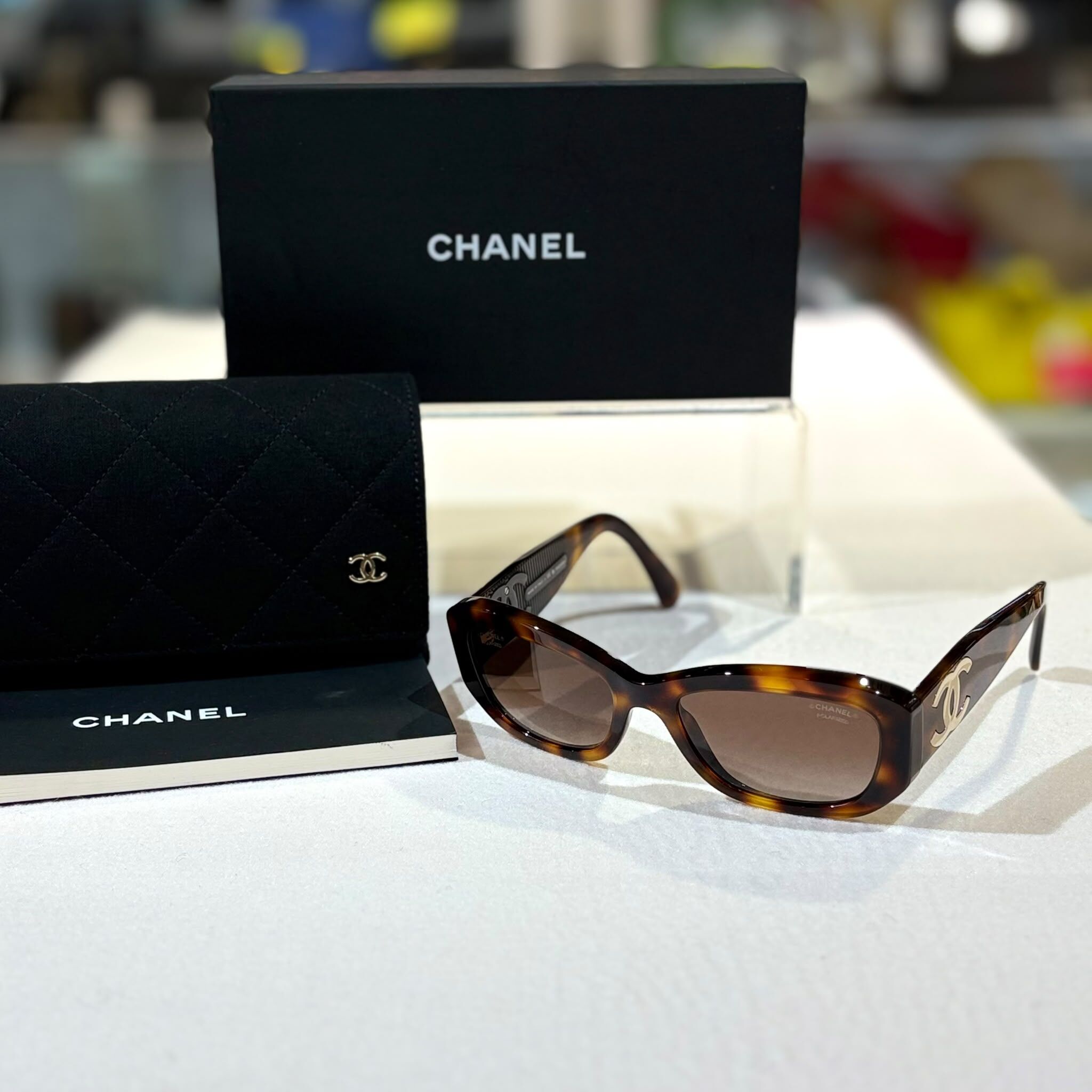 Display !!全新CHANEL 太陽眼鏡 5493 Rectangle Sunglasses 琥珀色邊奶茶鏡面 #香榭站正品