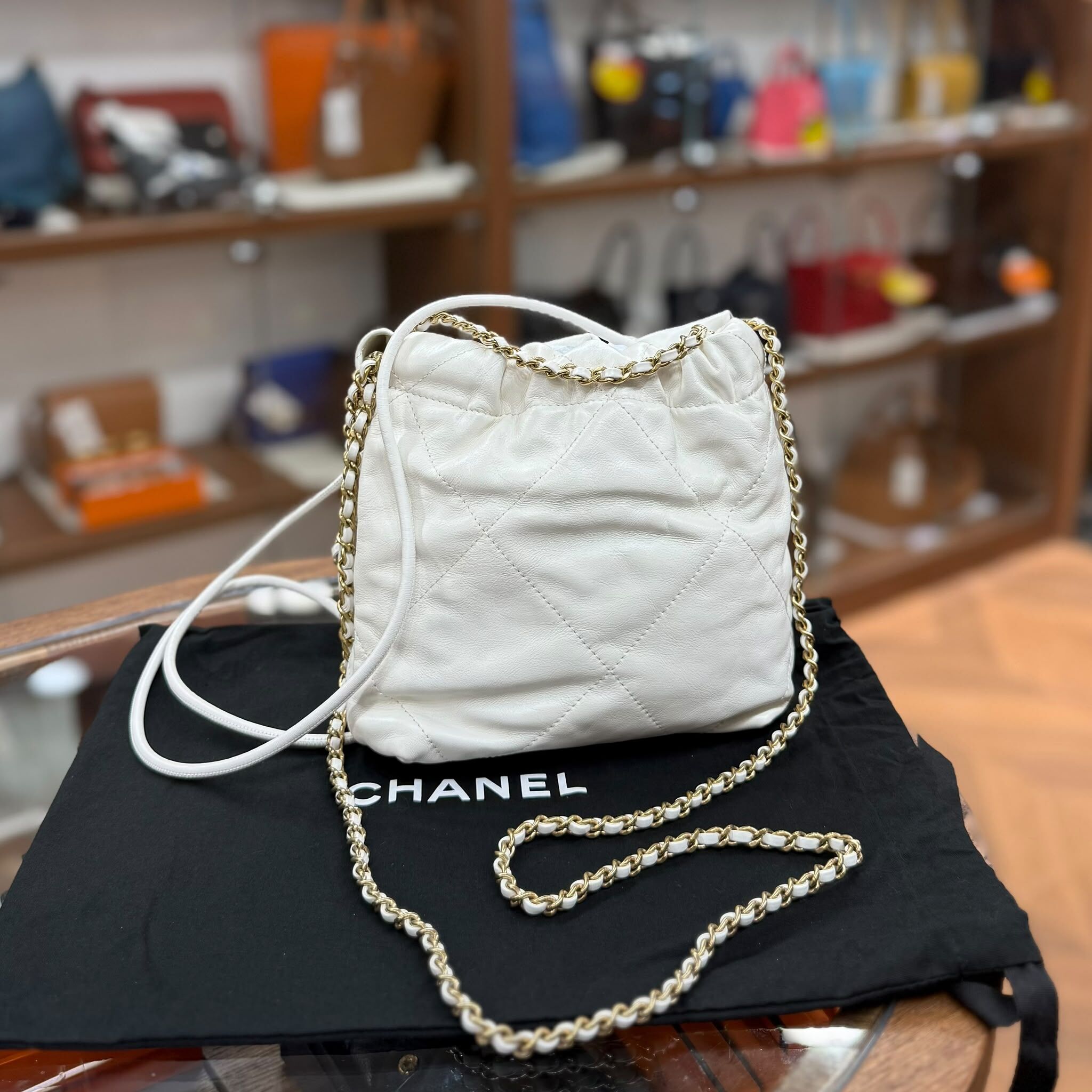 95%NEW USED CHANEL 22BAG MINI 垃圾袋白色羊皮金扣 AS3980 #香奈兒