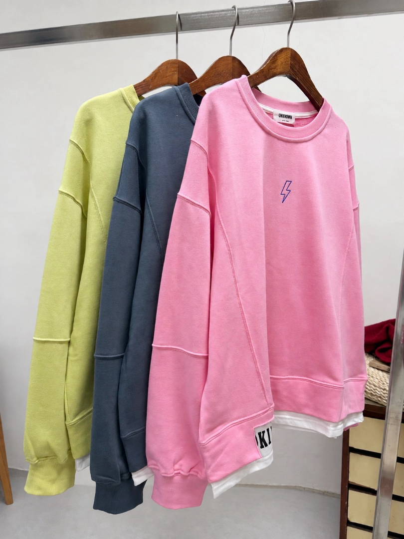 一件就有層次★閃電刺繡假兩件拼接大學T