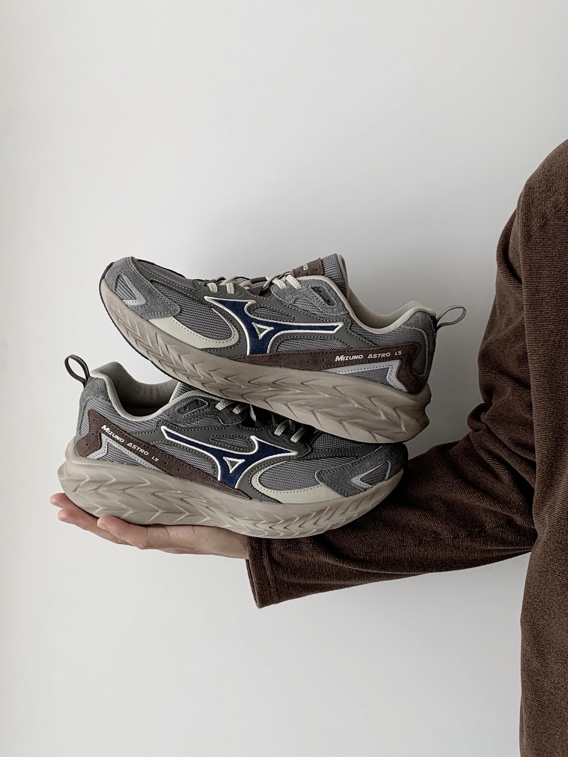 MIZUNO ASTRO LS 厚底緩震 (咖啡藍灰)