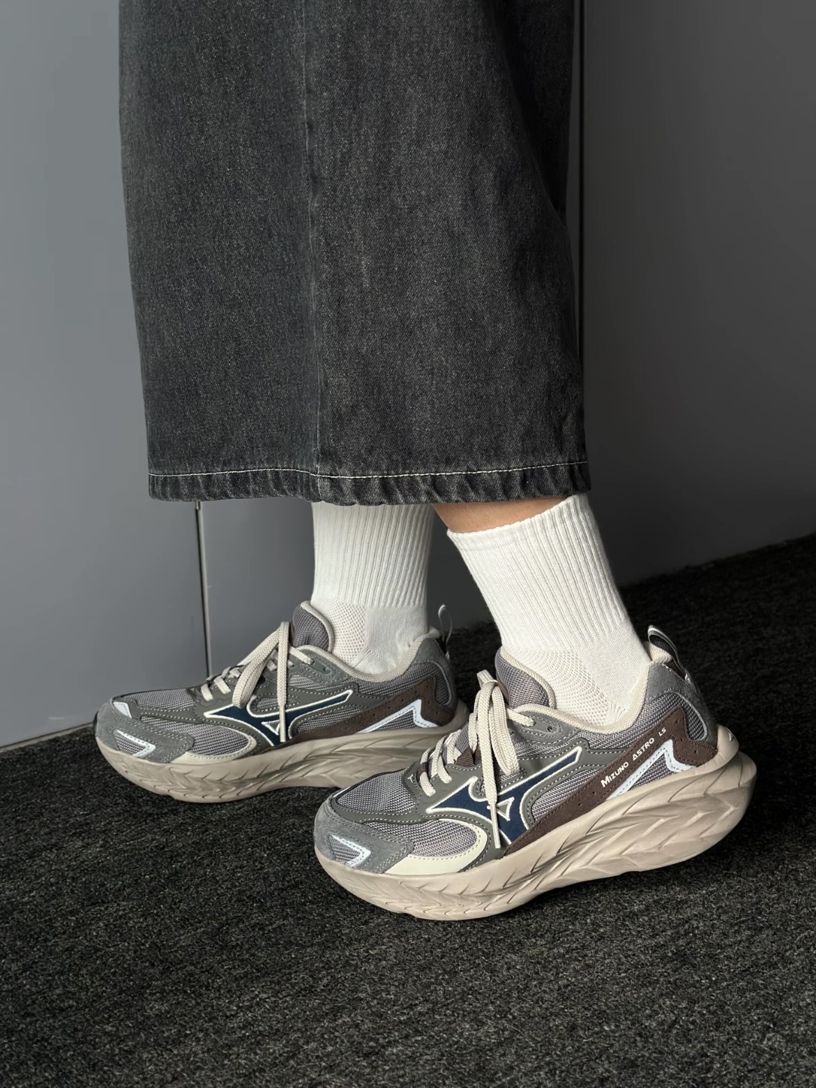 MIZUNO ASTRO LS 厚底緩震 (咖啡藍灰)