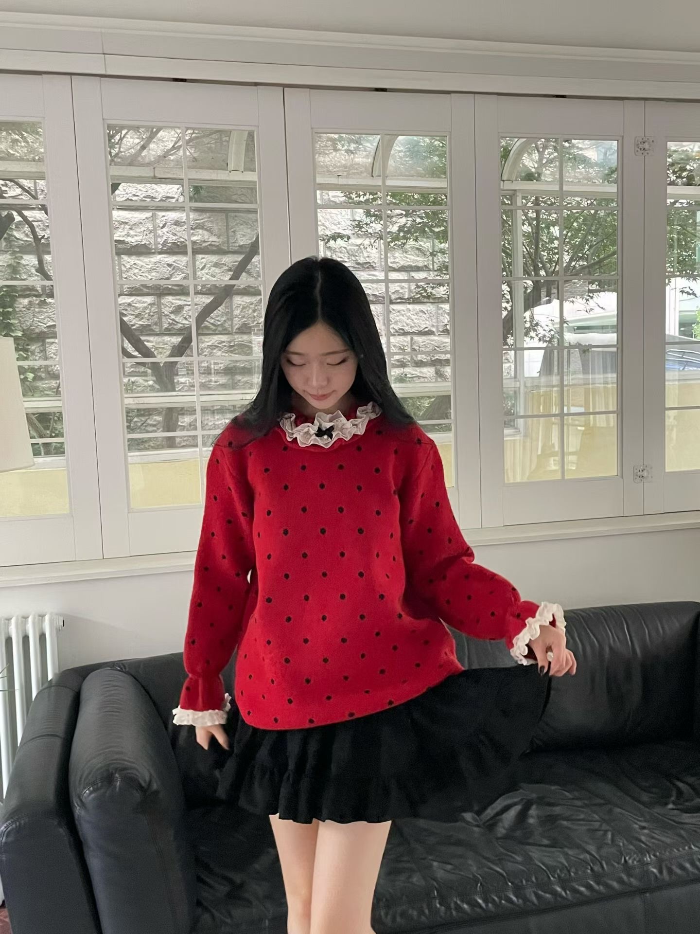 白擠花領袖點點毛衣