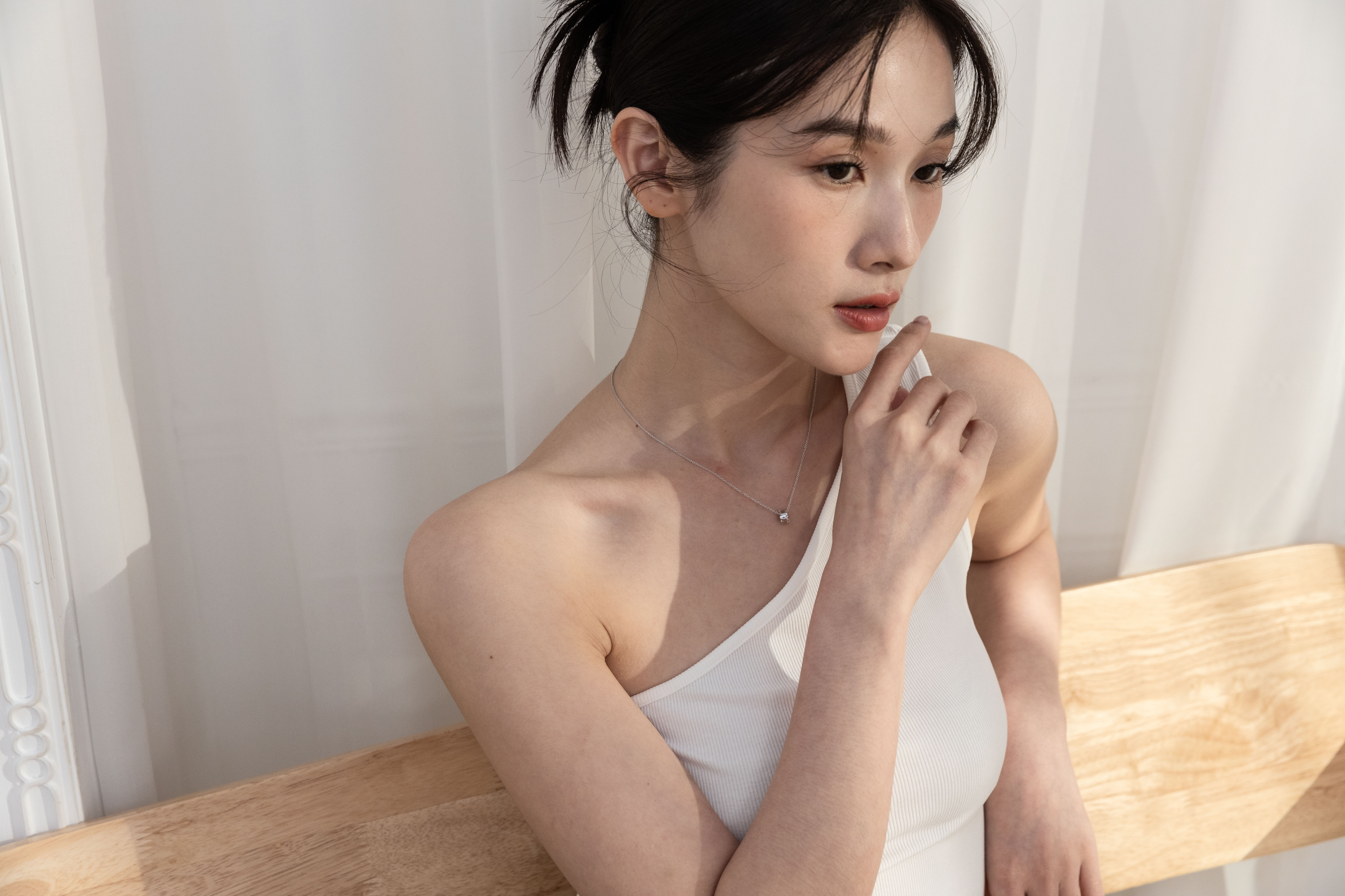 ÉLODIE 水滴柱立體堆疊與側邊鑲鑽細節